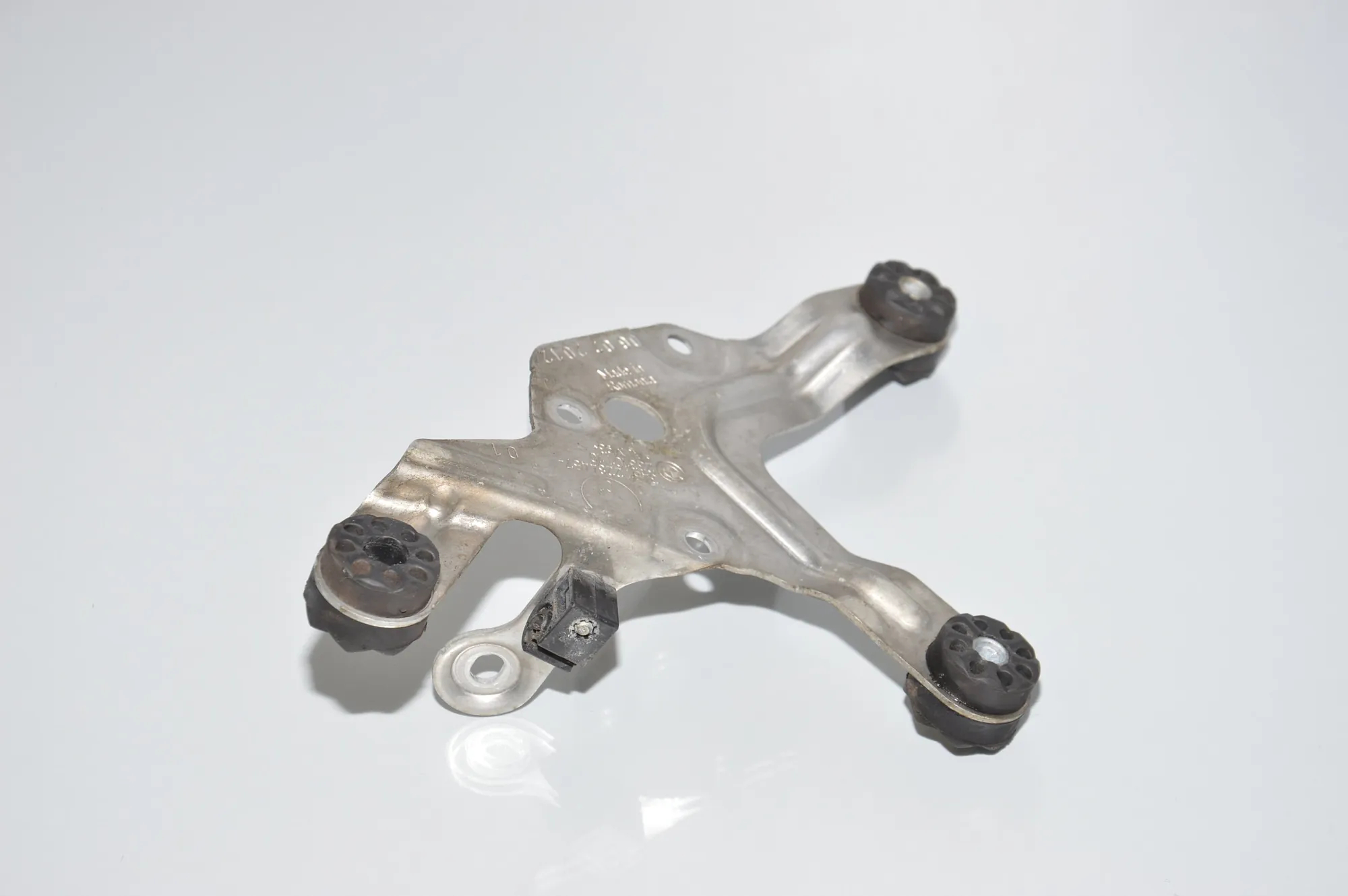 ABS Pump Holder – OEM 2284457 · BMW 5 (F10) M5 2012 – 3
