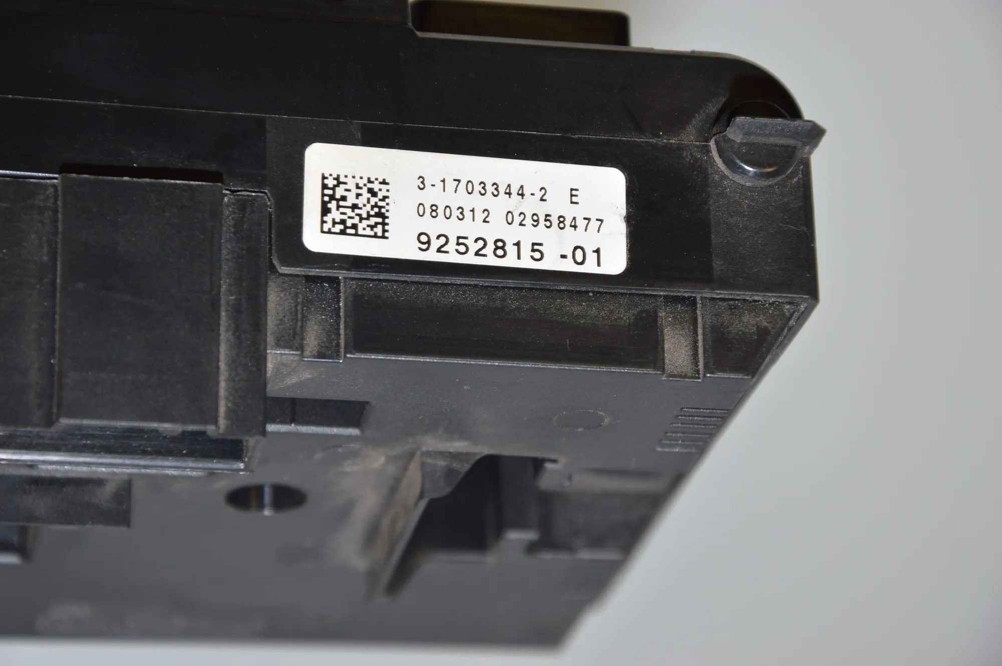 Fuse Box – OEM 9252815 · BMW 5 (F10) M5 2012 – 5