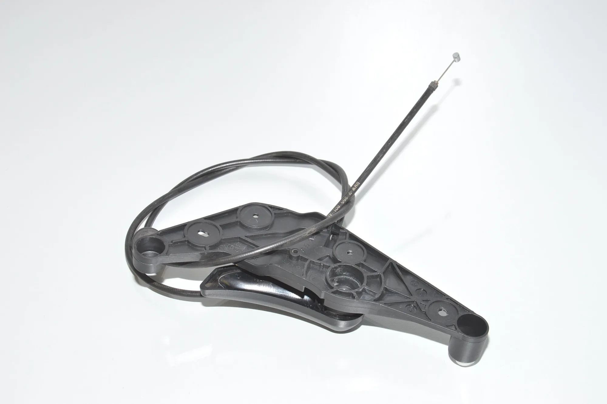 Bonnet Release Handle – OEM 9114002 · BMW 5 (F10) M5 2012 – 5
