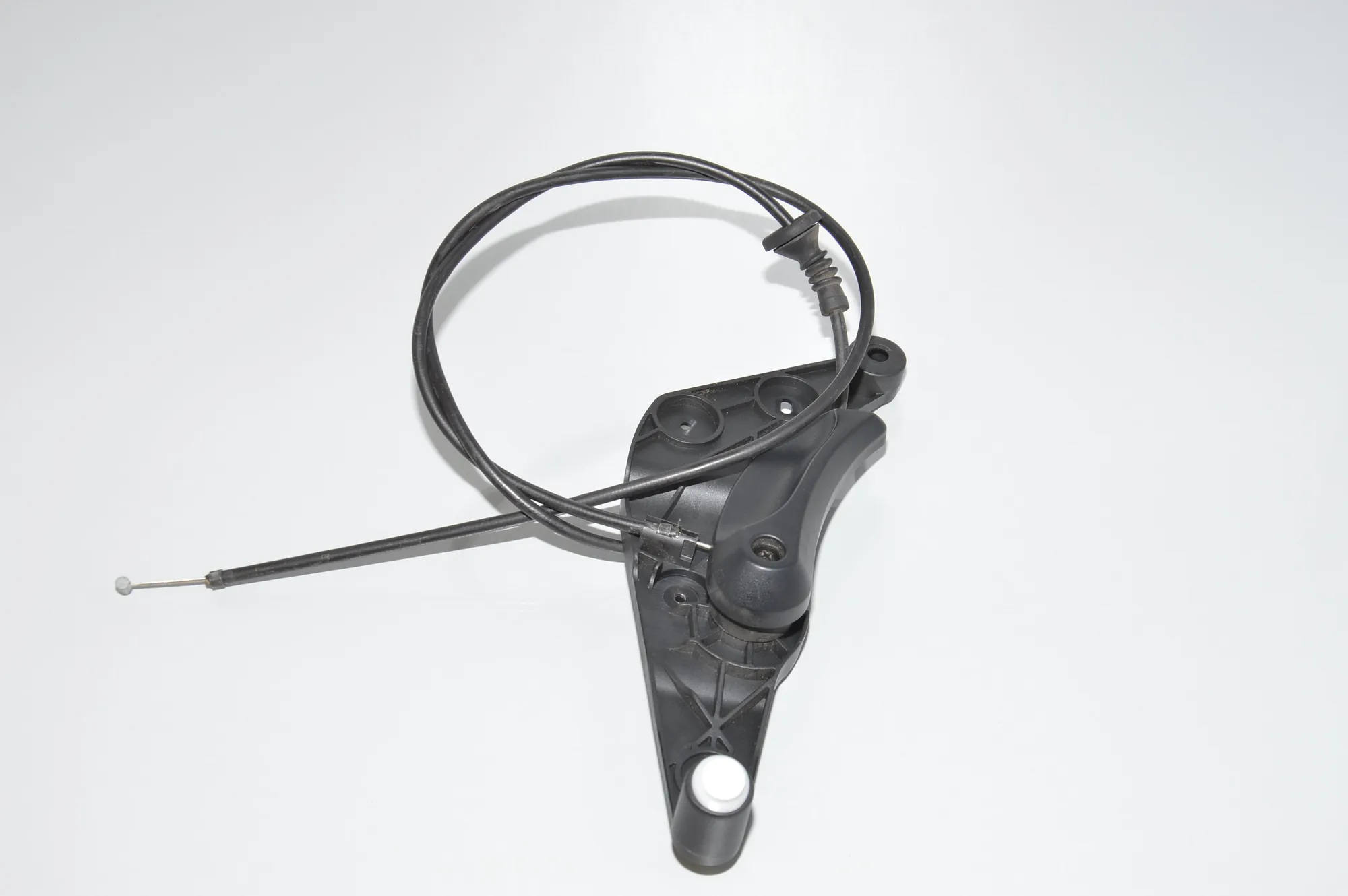 Bonnet Release Handle – OEM 9114002 · BMW 5 (F10) M5 2012 – 3