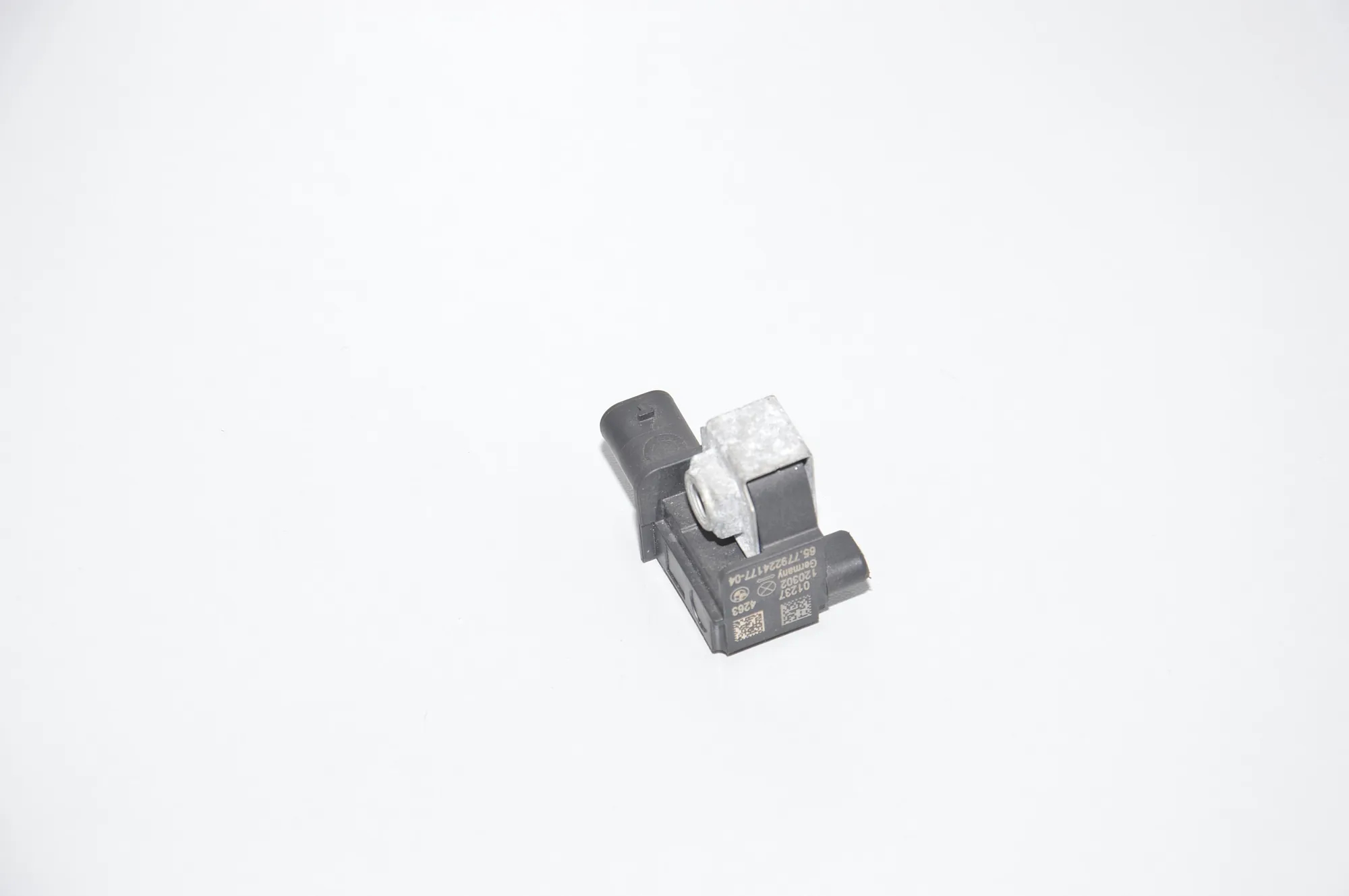 Front Left Impact Sensor – OEM 9224177 · BMW 5 (F10) M5 2012 – 3