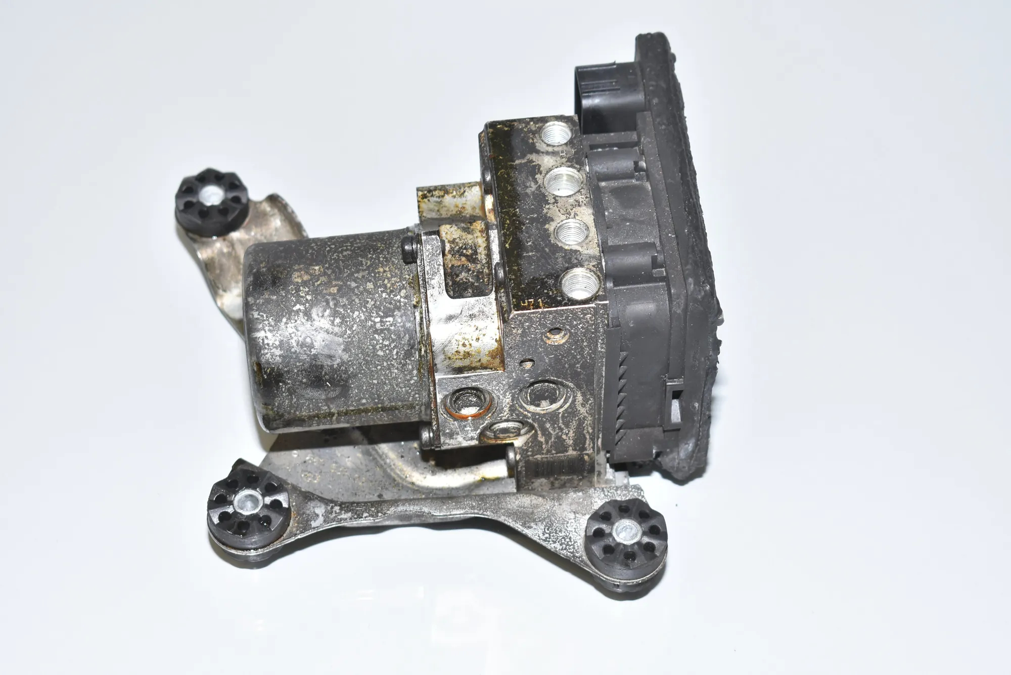 ABS Pump · BMW F90 (2017 - -) (G30, F90) M5 2019