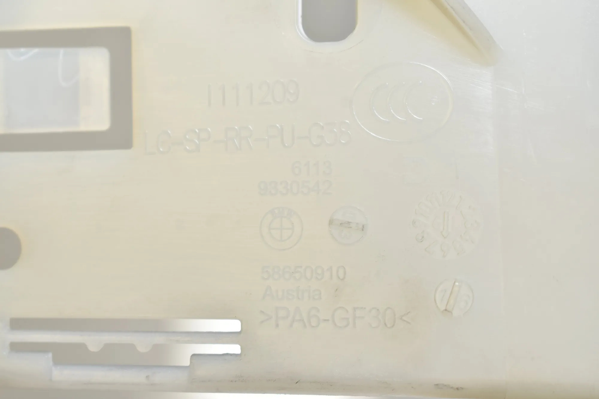 Other Interior Parts – OEM 9330542 · BMW F90 (2017 - -) (G30, F90) M5 2019 – 4