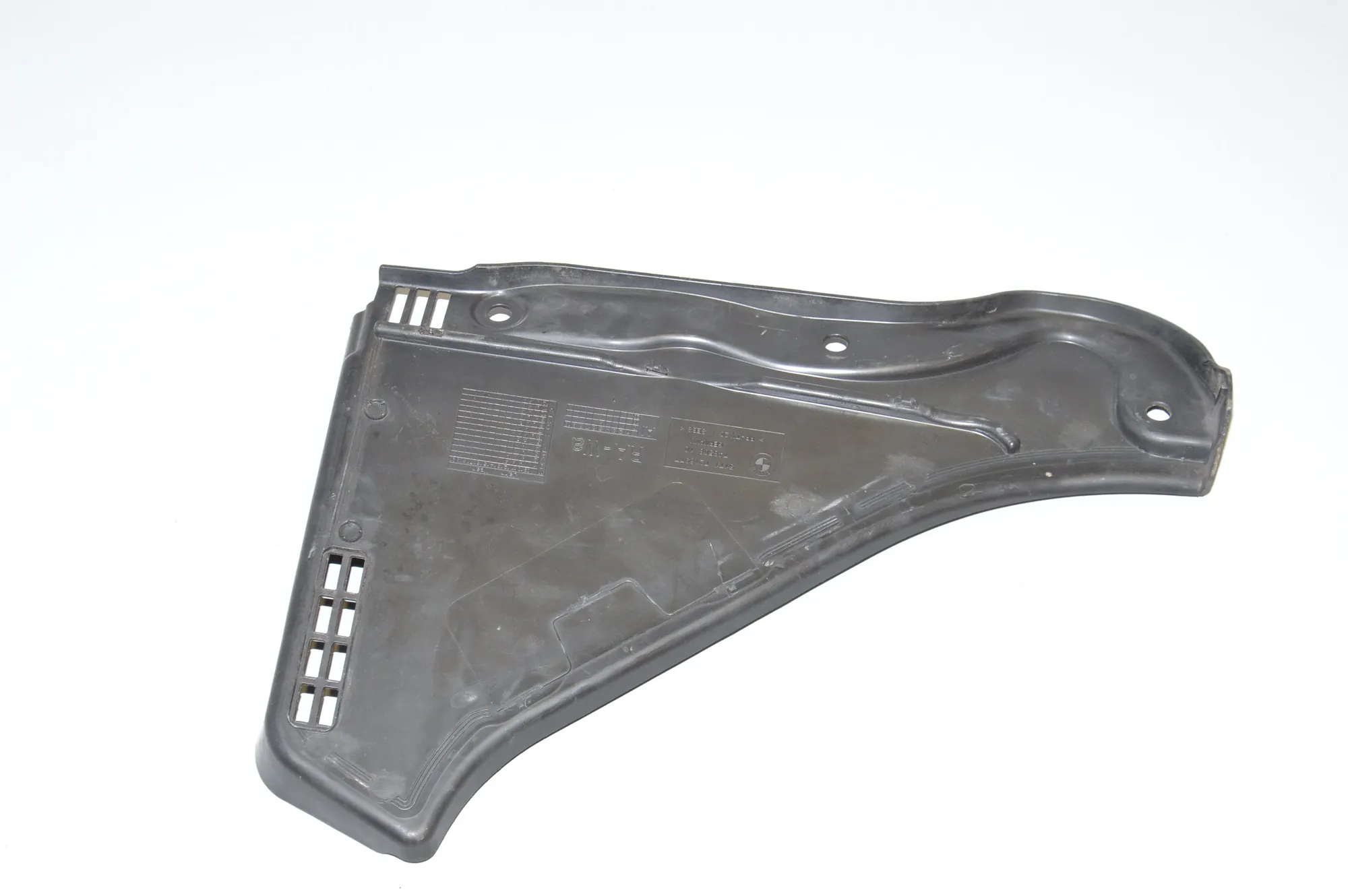 Front Wiper Cowl Trim – OEM 7216977 · BMW 5 (F10) M5 2012 – 3