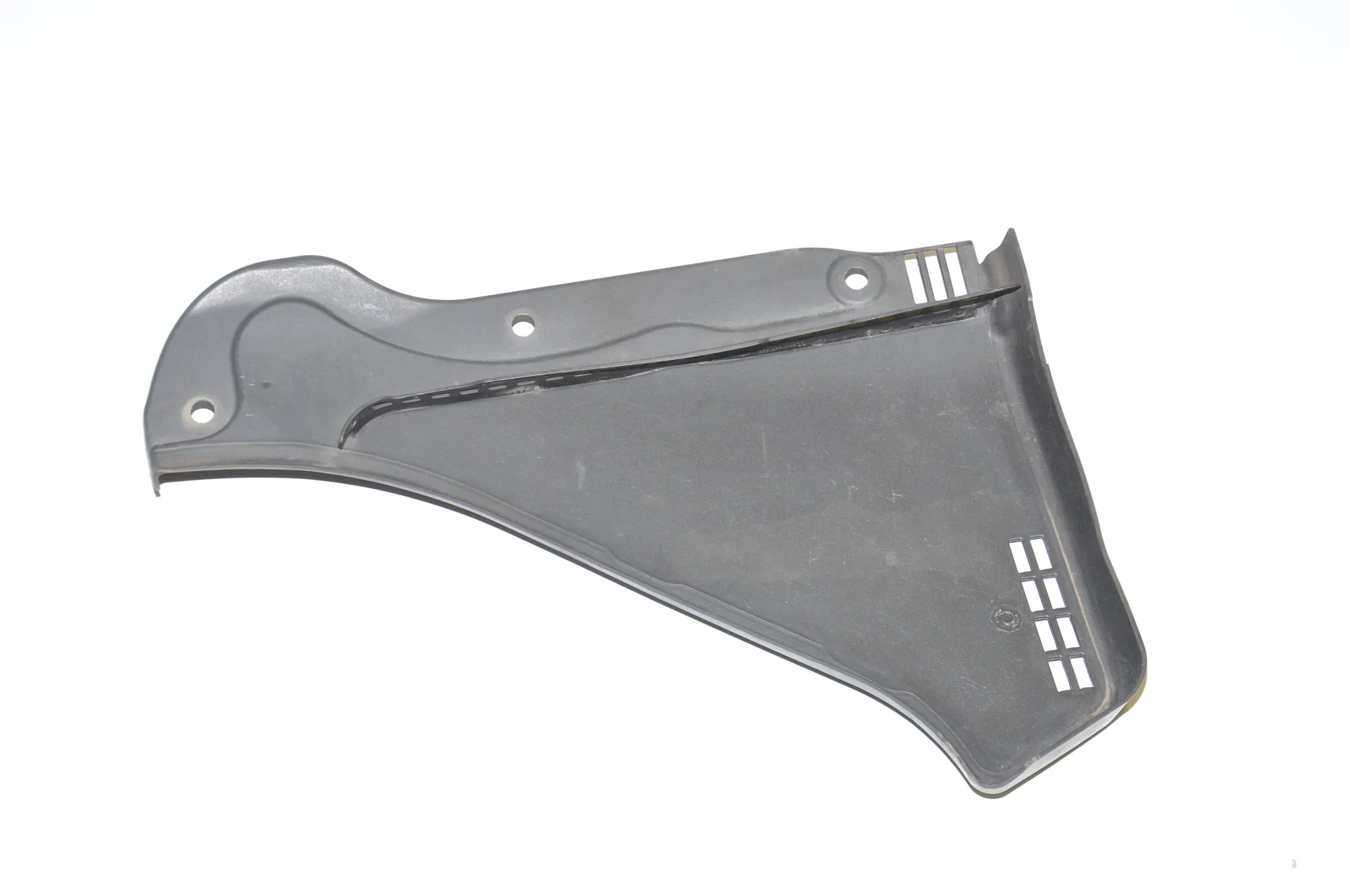 Front Wiper Cowl Trim – OEM 7216977 · BMW 5 (F10) M5 2012 – 2