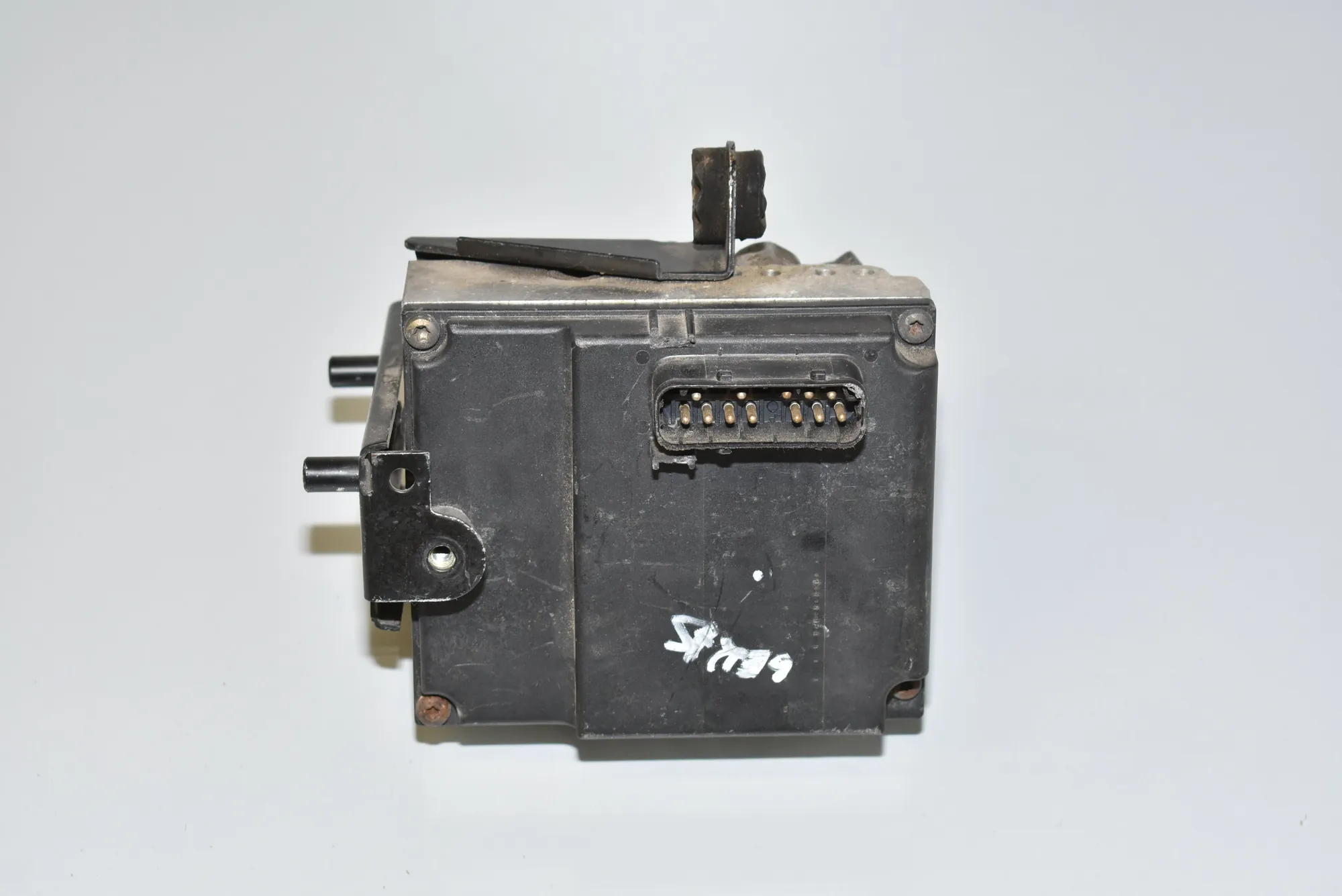 ABS Pump – OEM 1090910 · BMW 5 (E39) BMW 5 (E39) 525 i 2000 – 3