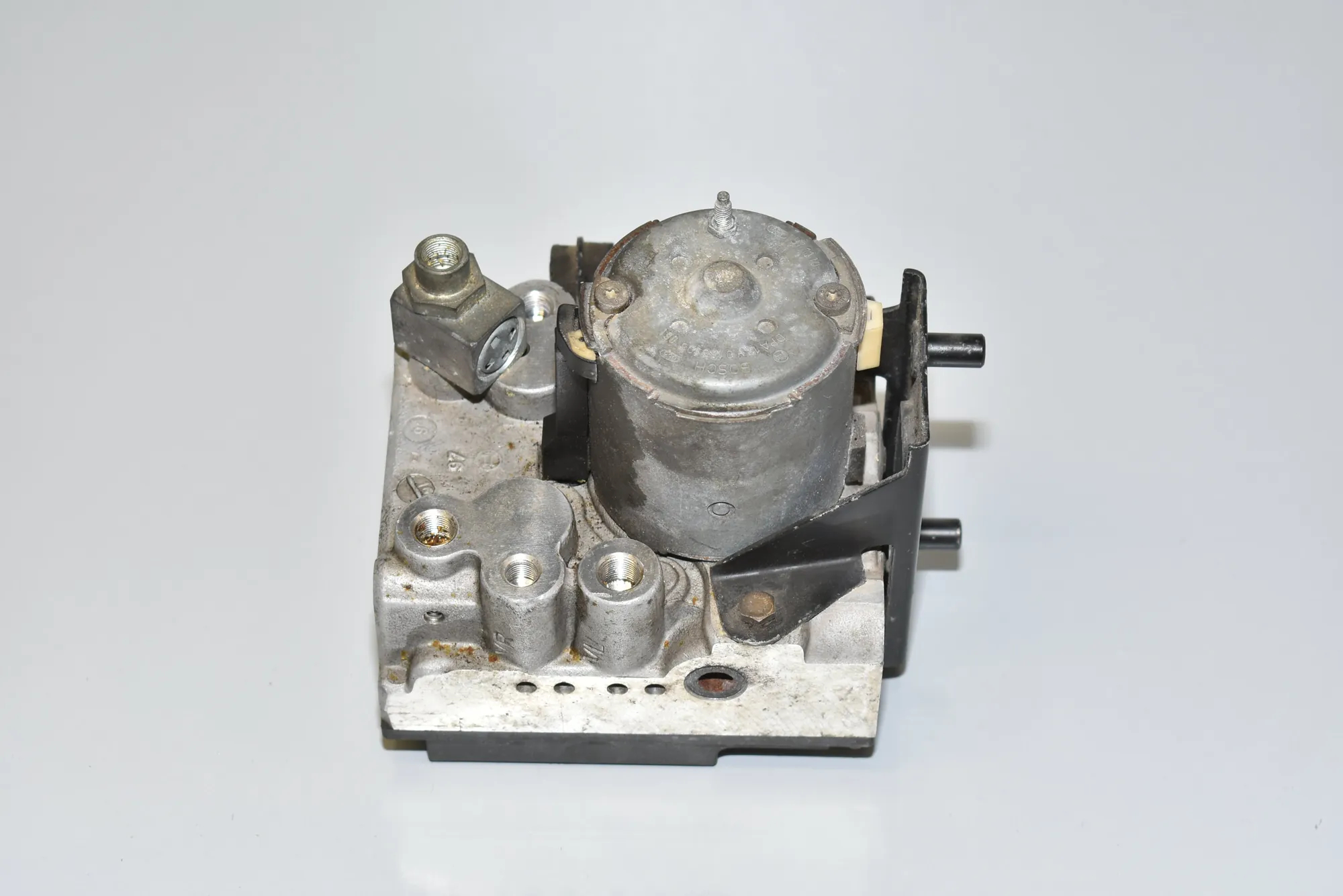 ABS Pump – OEM 1090910 · BMW 5 (E39) BMW 5 (E39) 525 i 2000