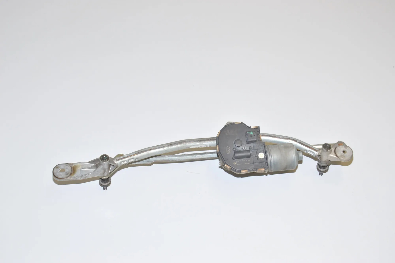 Front Windshield Wiper Mechanism – OEM 3397021520 · BMW 5 (F10) M5 2012