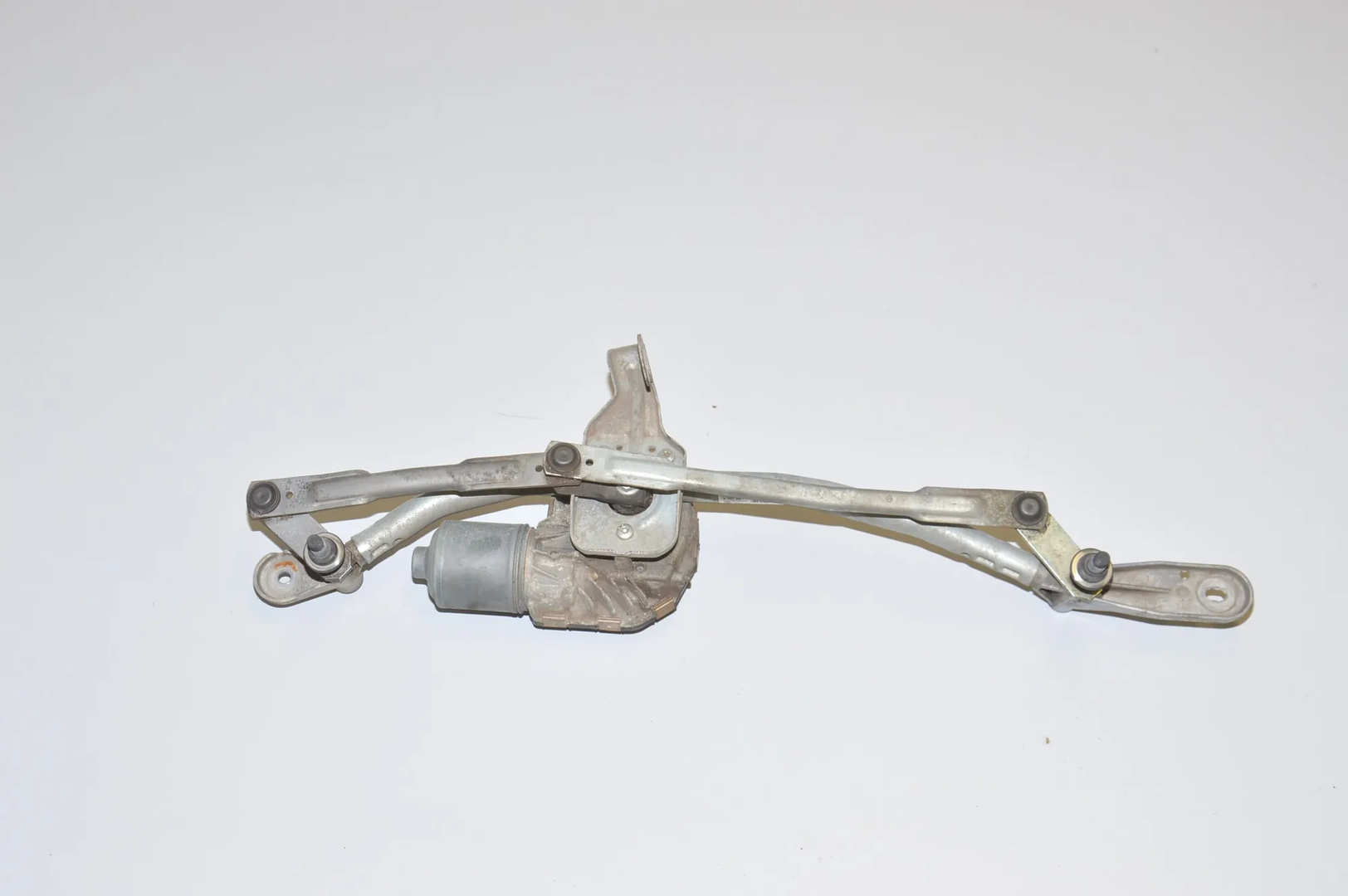 Front Windshield Wiper Mechanism – OEM 3397021520 · BMW 5 (F10) M5 2012 – 3