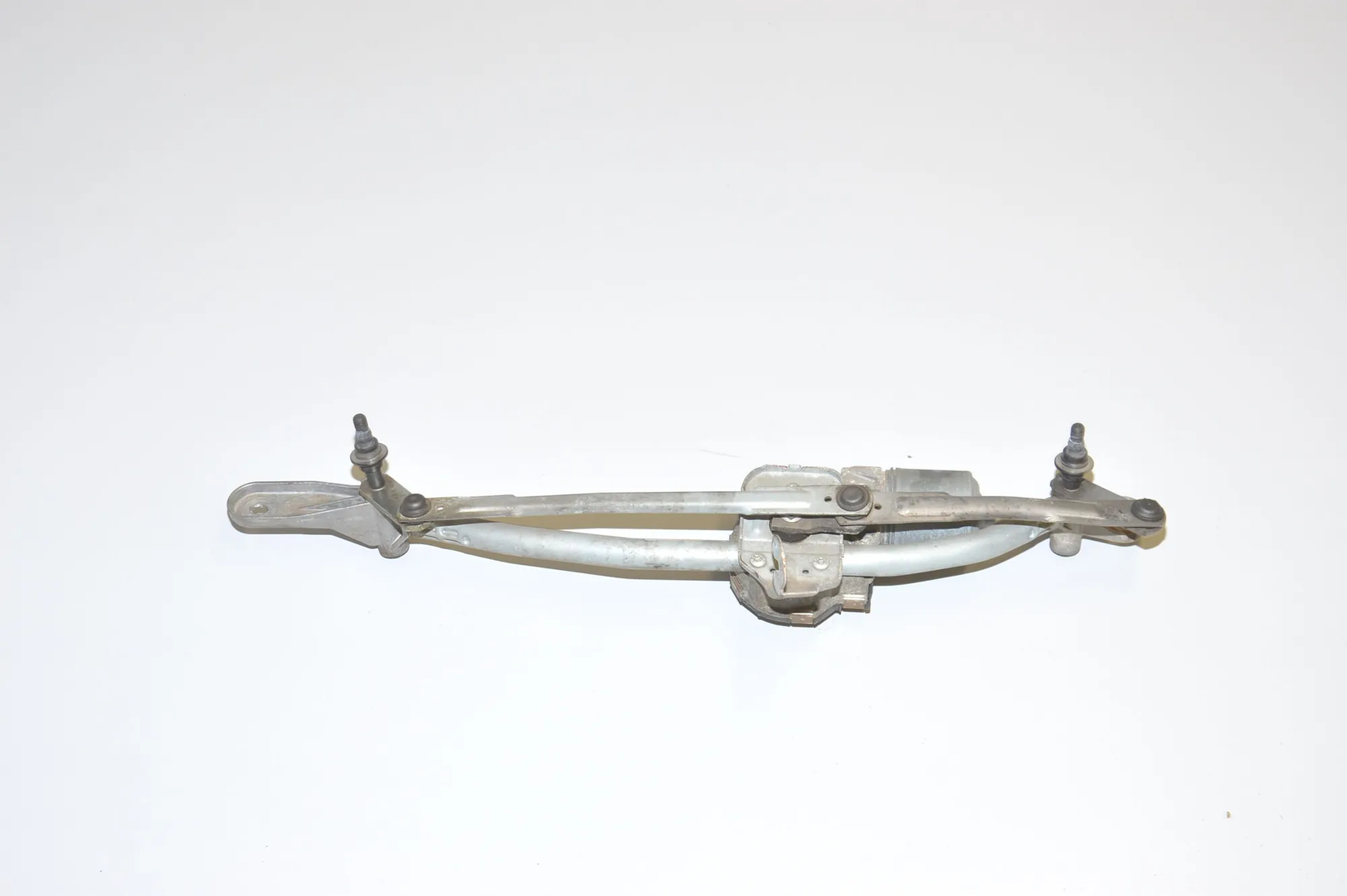 Front Windshield Wiper Mechanism – OEM 3397021520 · BMW 5 (F10) M5 2012 – 4