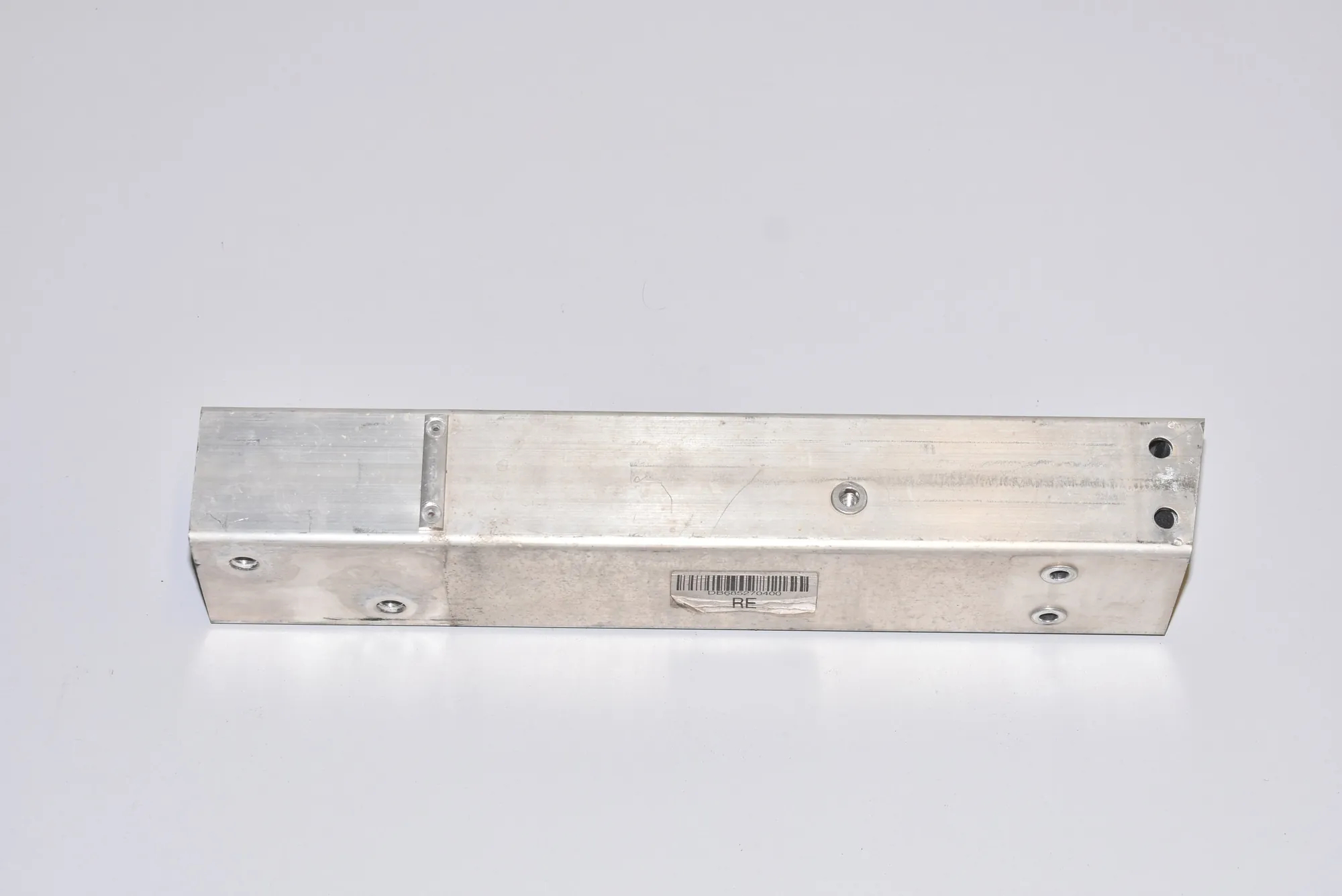 Rear Right Bumper Bracket – OEM 6852704 · BMW i3 (I01) Electric 2019 – 2