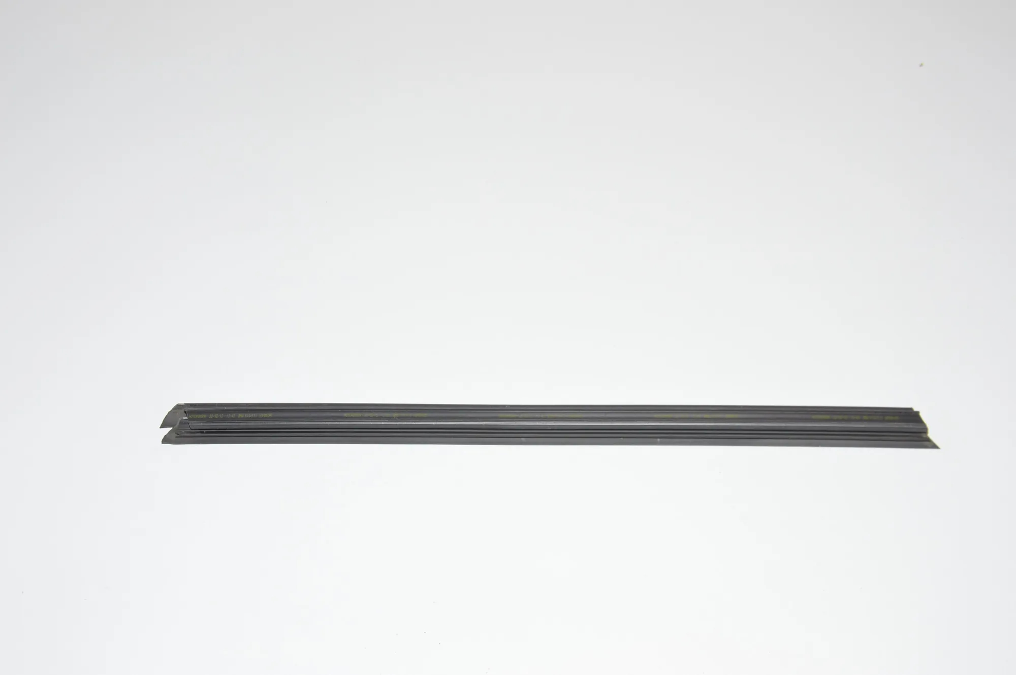 Front Left Door Window Strip – OEM 7182277 · BMW 5 (F10) M5 2012 – 4