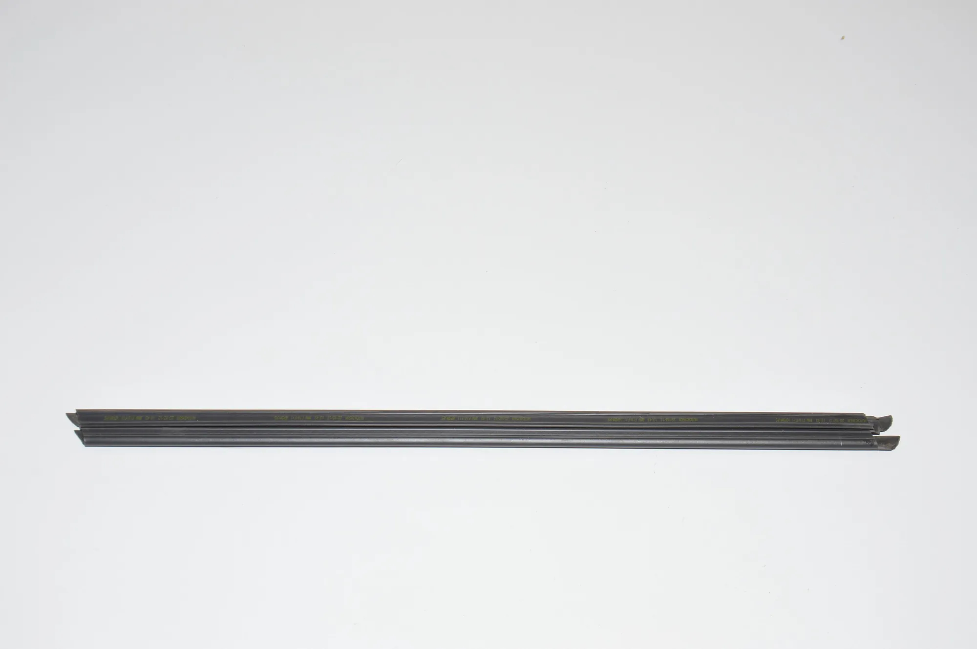 Front Left Door Window Strip – OEM 7182277 · BMW 5 (F10) M5 2012 – 3
