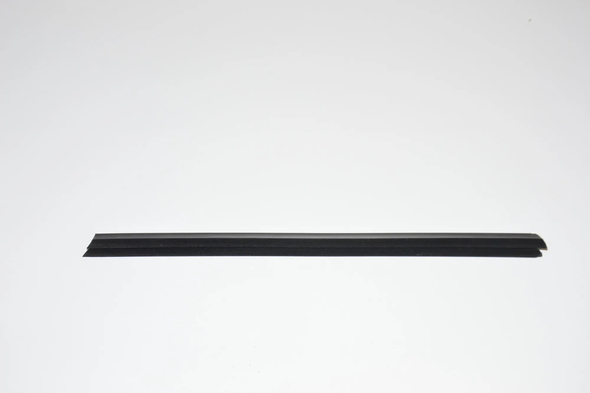 Front Left Door Window Strip – OEM 7182277 · BMW 5 (F10) M5 2012 – 2