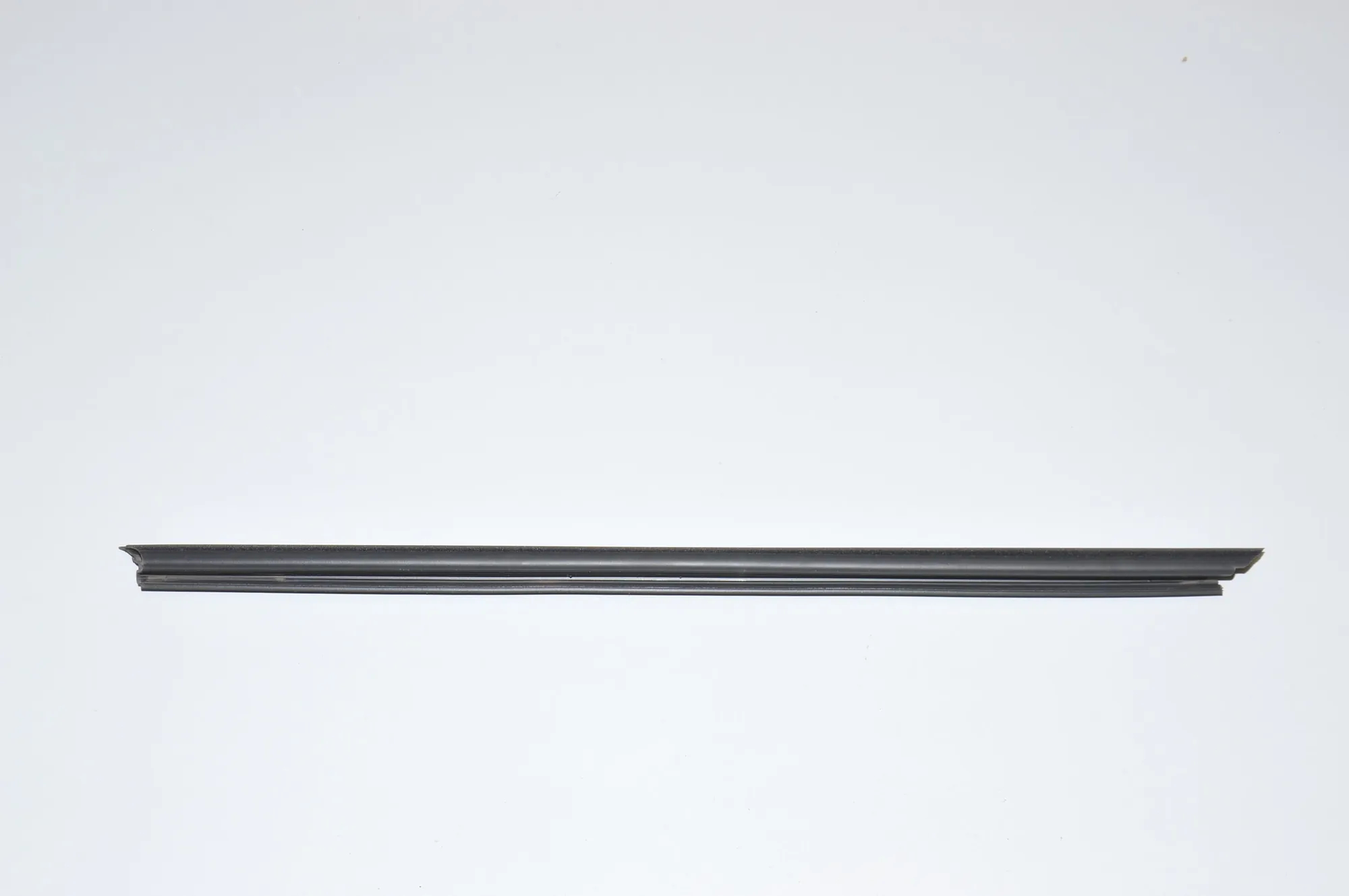 Front Right Door Window Strip – OEM 7182278 · BMW 5 (F10) M5 2012