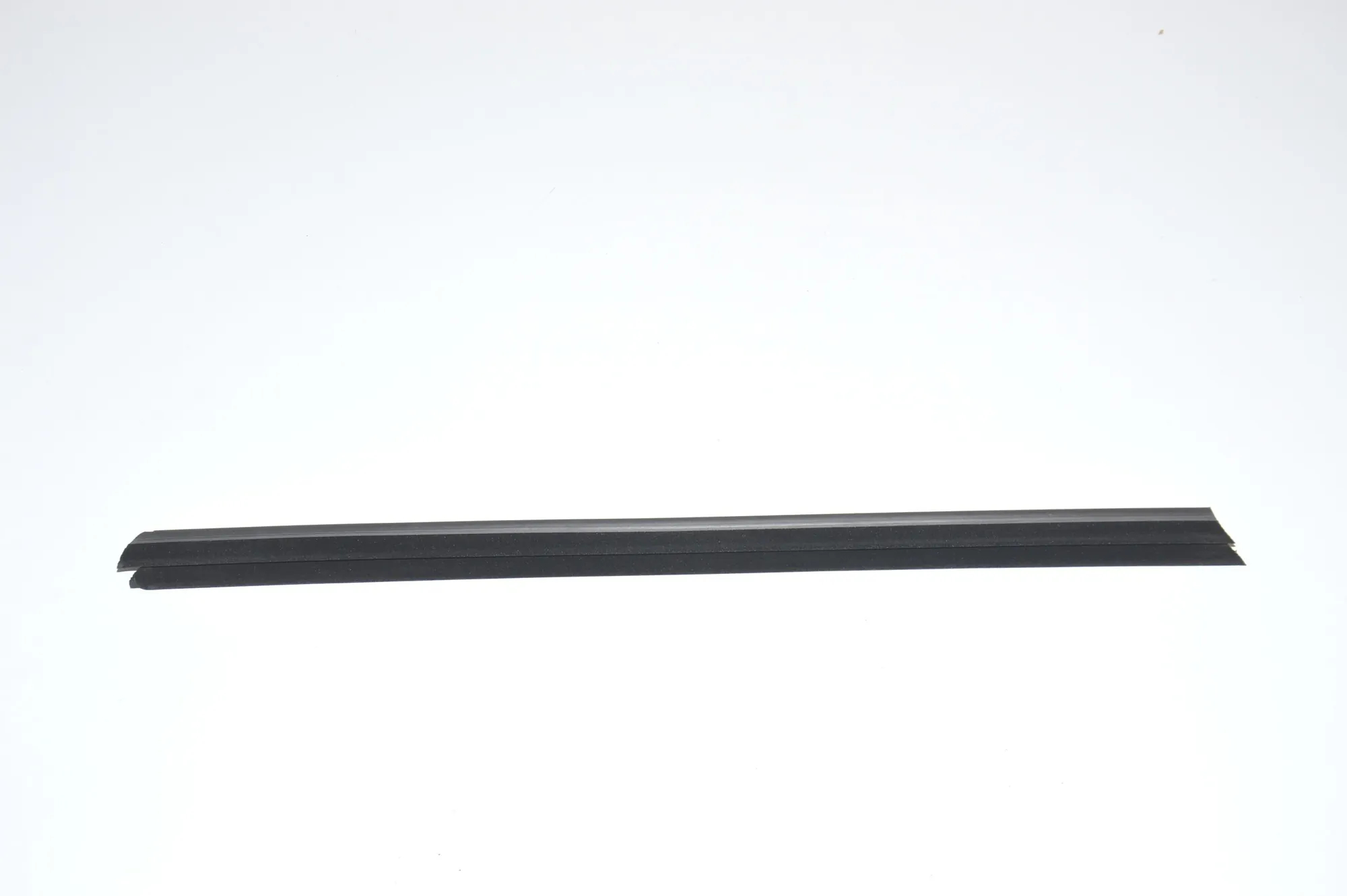 Front Right Door Window Strip – OEM 7182278 · BMW 5 (F10) M5 2012 – 2