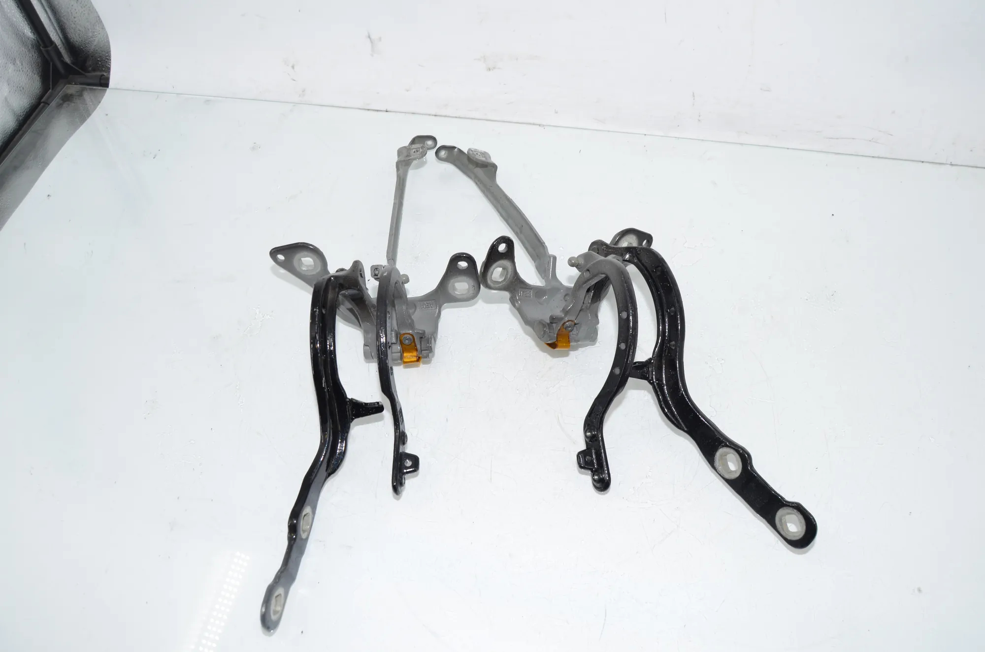 Left Side Bootlid Hinge – OEM 8492961 · BMW 3 Touring (G21) (2019 - -) 320 i 2023