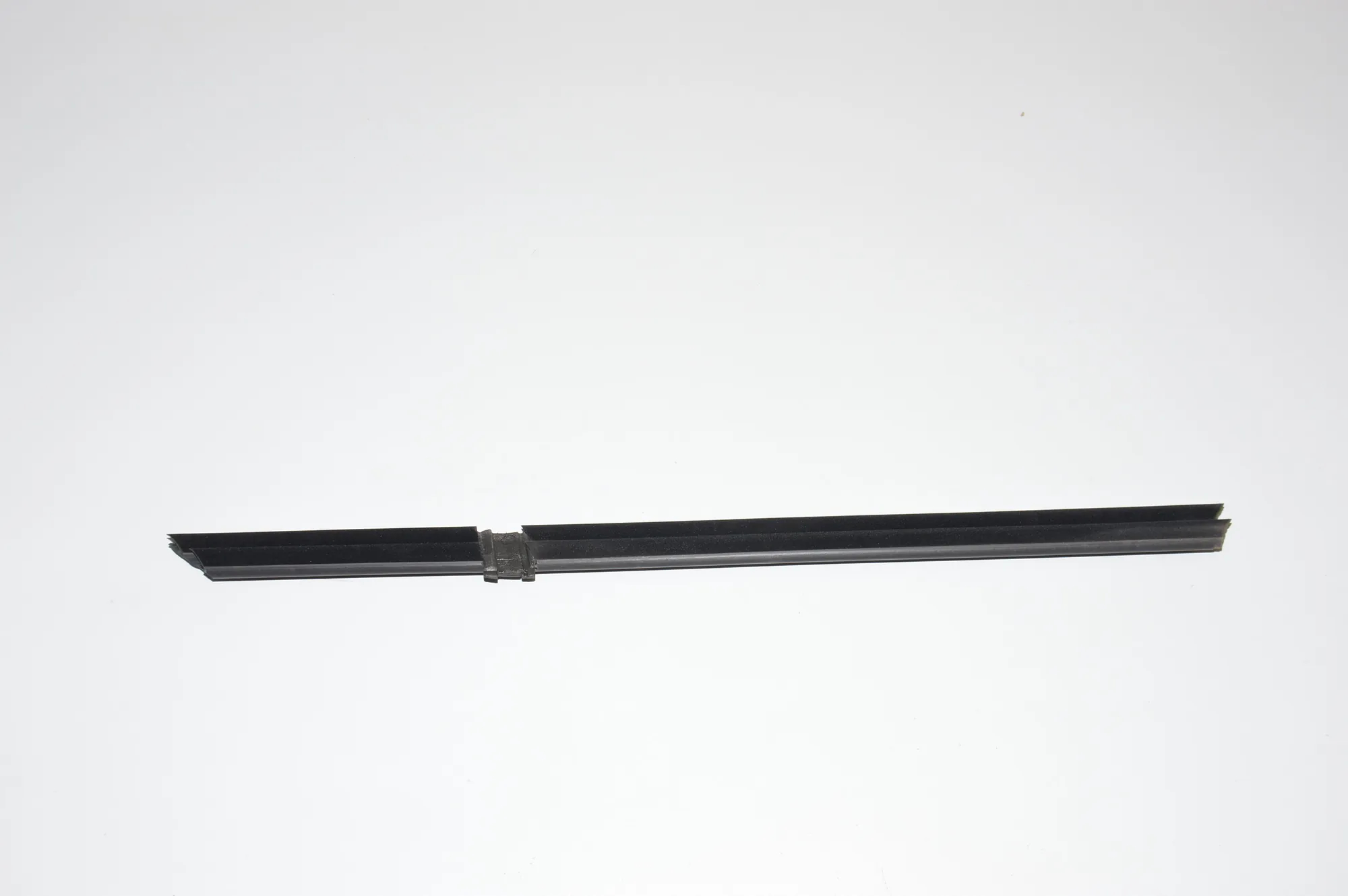 Rear Right Door Window Strip – OEM 7182290 · BMW 5 (F10) M5 2012 – 4