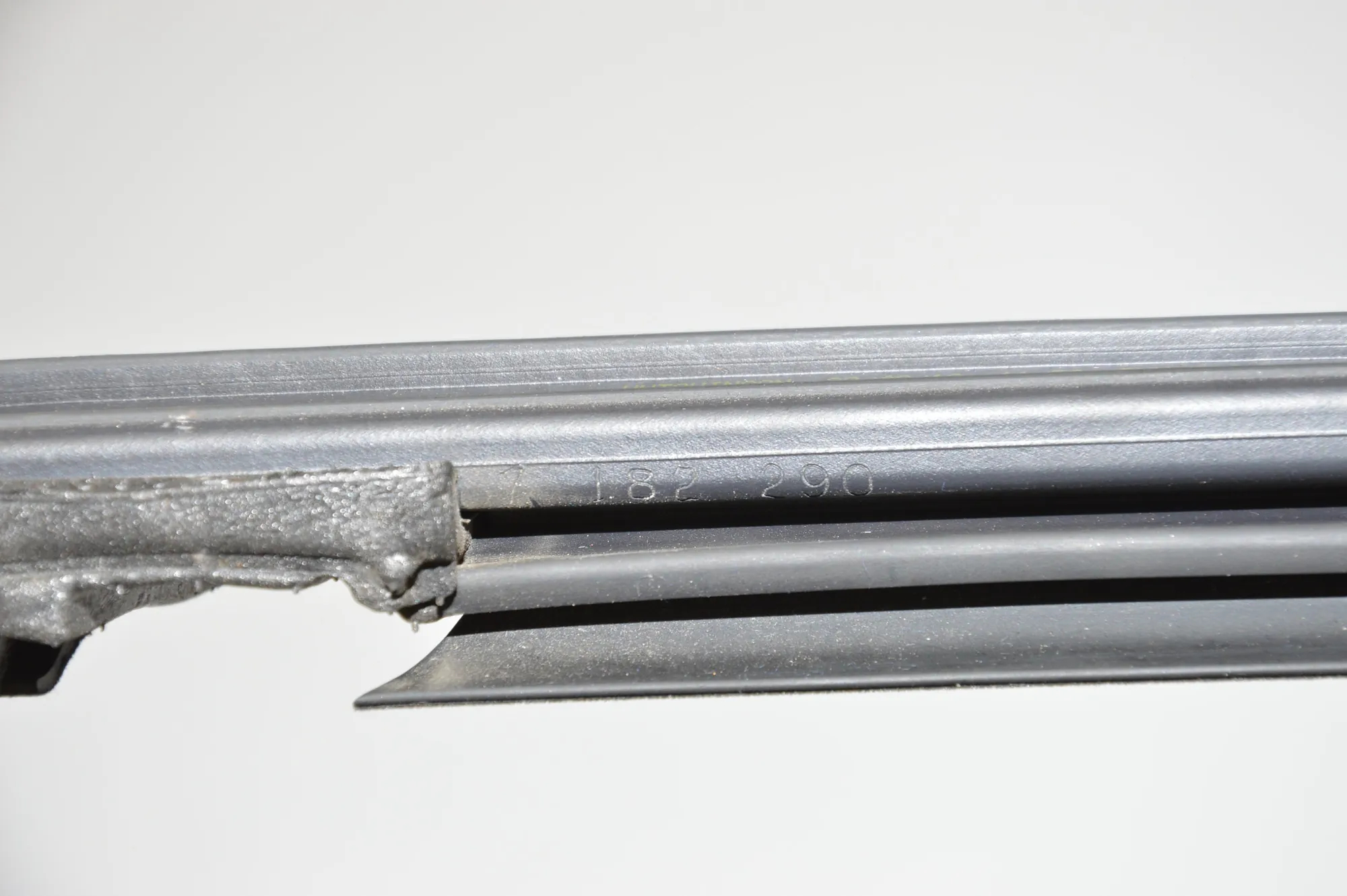 Rear Right Door Window Strip – OEM 7182290 · BMW 5 (F10) M5 2012 – 6