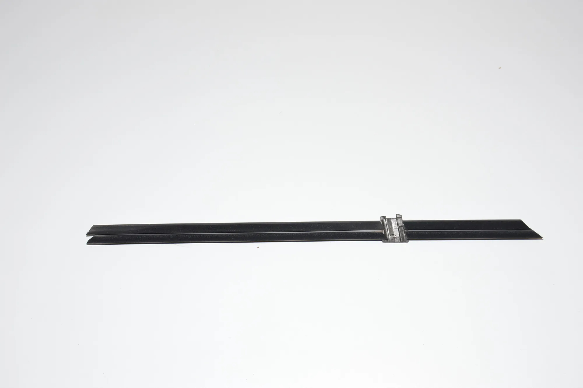 Rear Right Door Window Strip – OEM 7182290 · BMW 5 (F10) M5 2012 – 3