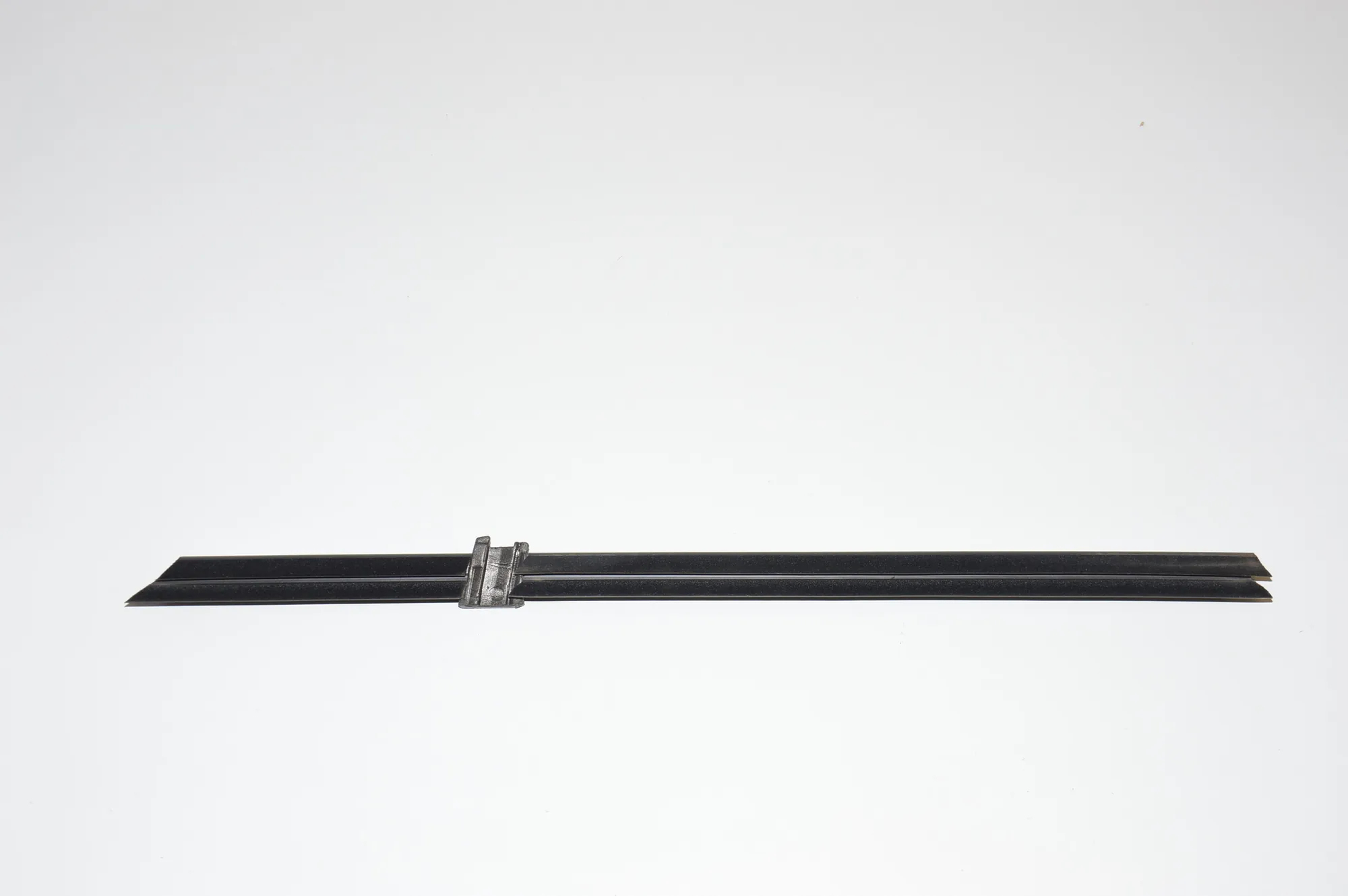 Rear Left Door Window Strip – OEM 7182289 · BMW 5 (F10) M5 2012 – 2