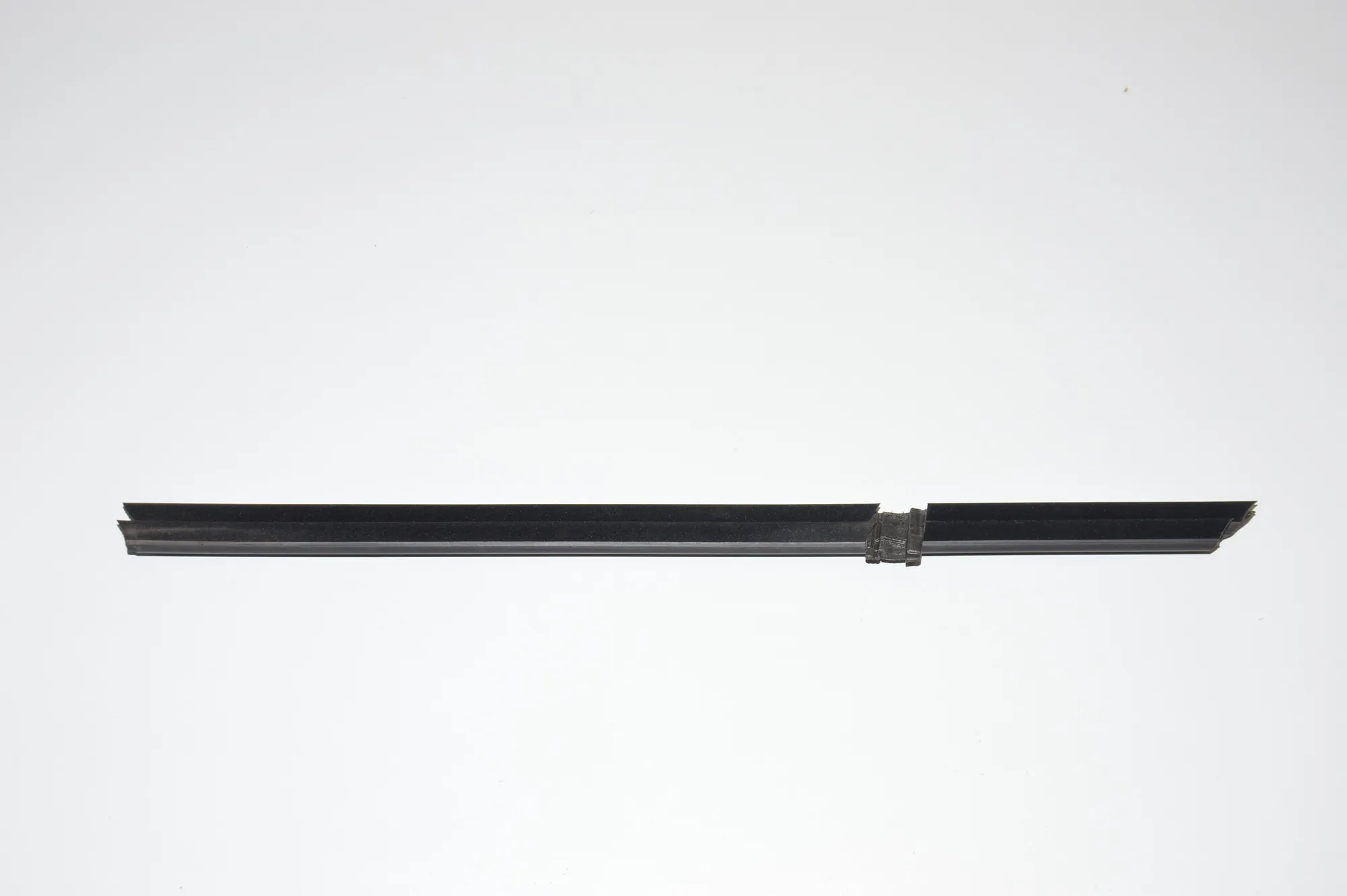Rear Left Door Window Strip – OEM 7182289 · BMW 5 (F10) M5 2012