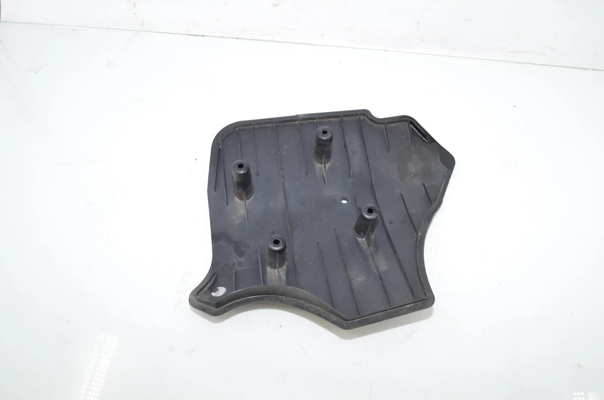 Control Arm Cover – OEM 6876804 · BMW 3 Touring (G21) (2019 - -) 320 i 2023 – 2
