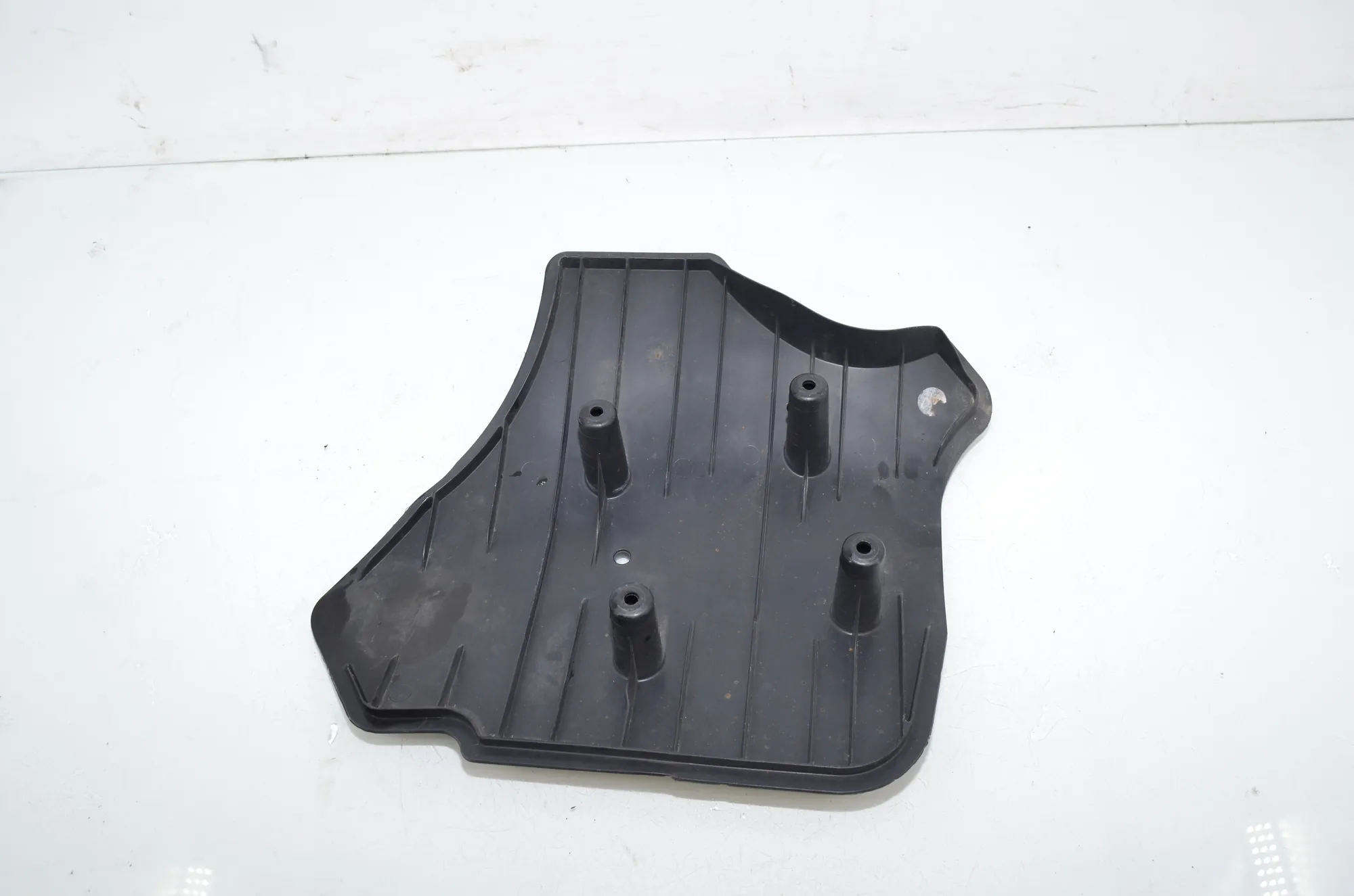 Control Arm Cover – OEM 6876804 · BMW 3 Touring (G21) (2019 - -) 320 i 2023