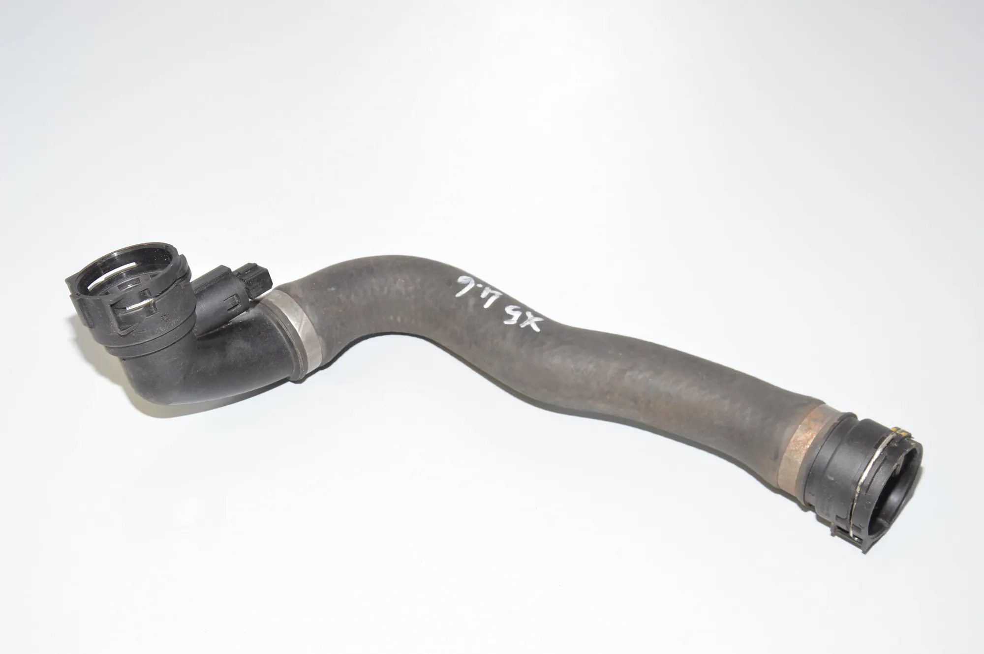 Right Side Cooling Radiator Hose – OEM 7500750 · BMW X5 (E53) BMW X5 (E53) 4.4 i 2000 – 4