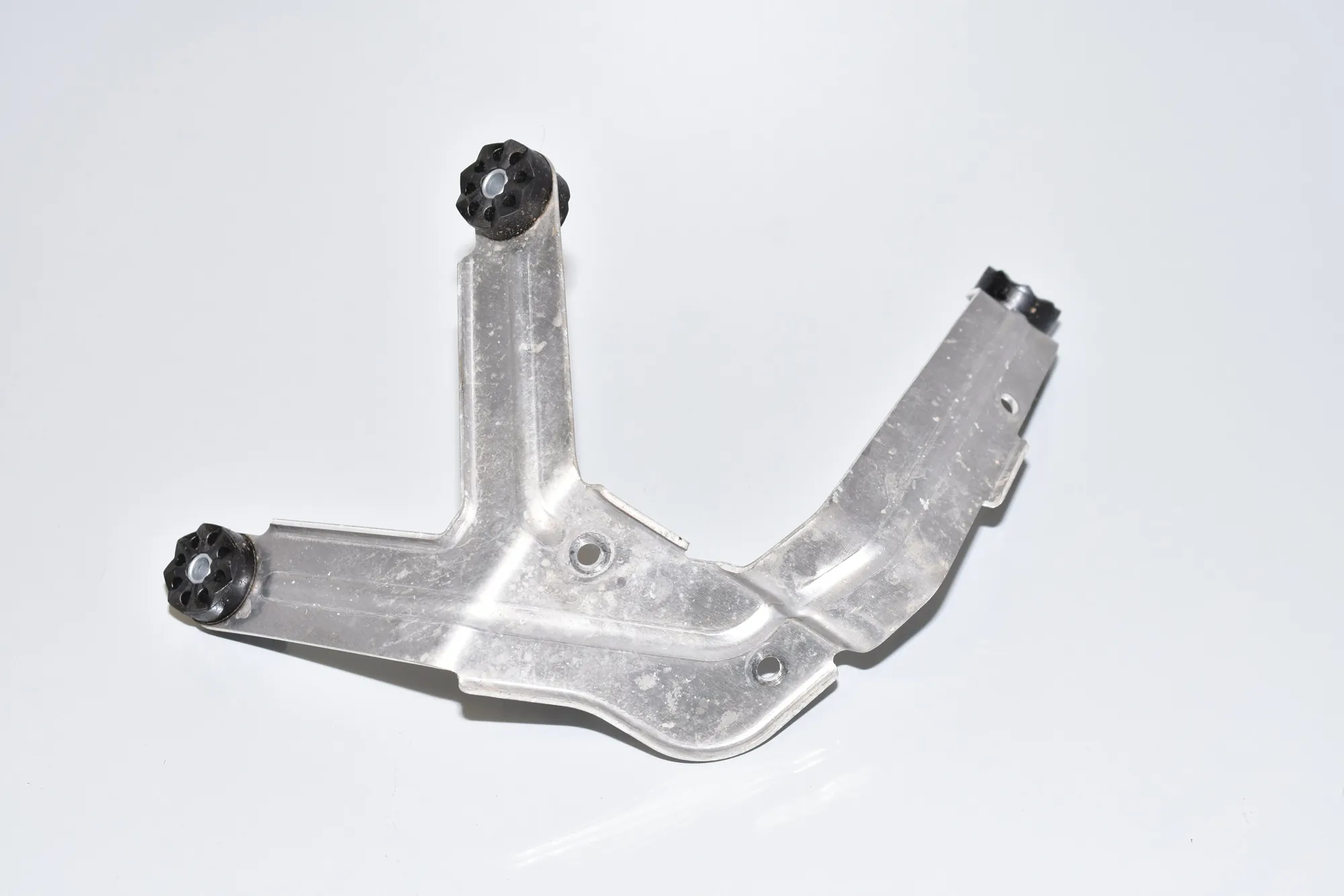 ABS Pump Holder – OEM 6850470 · BMW i3 (I01) Electric 2019 – 3