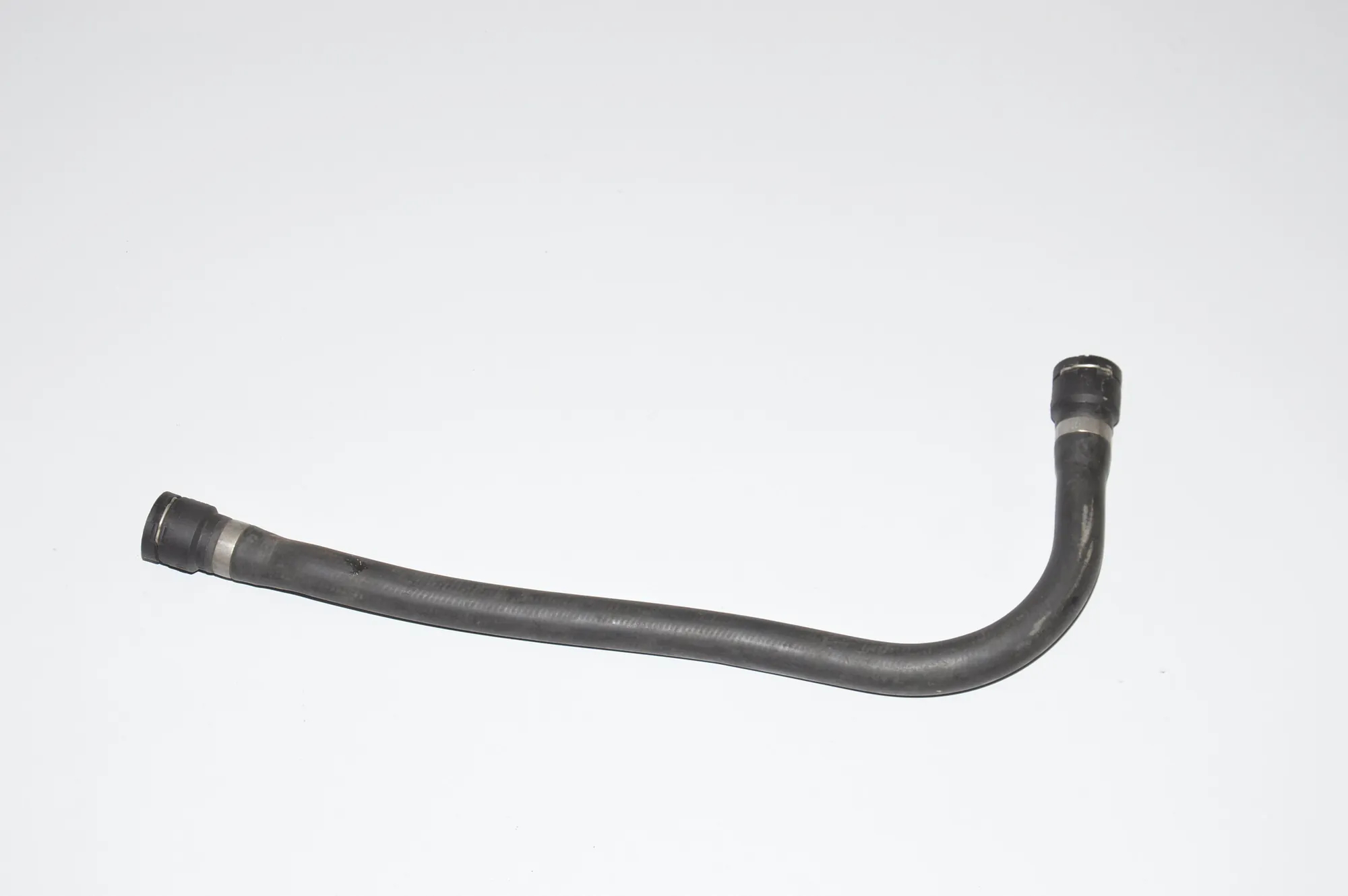 Coolant Hose Pipe – OEM 1438633 · BMW 5 (E39) BMW 5 (E39) 520 i 1998 – 3