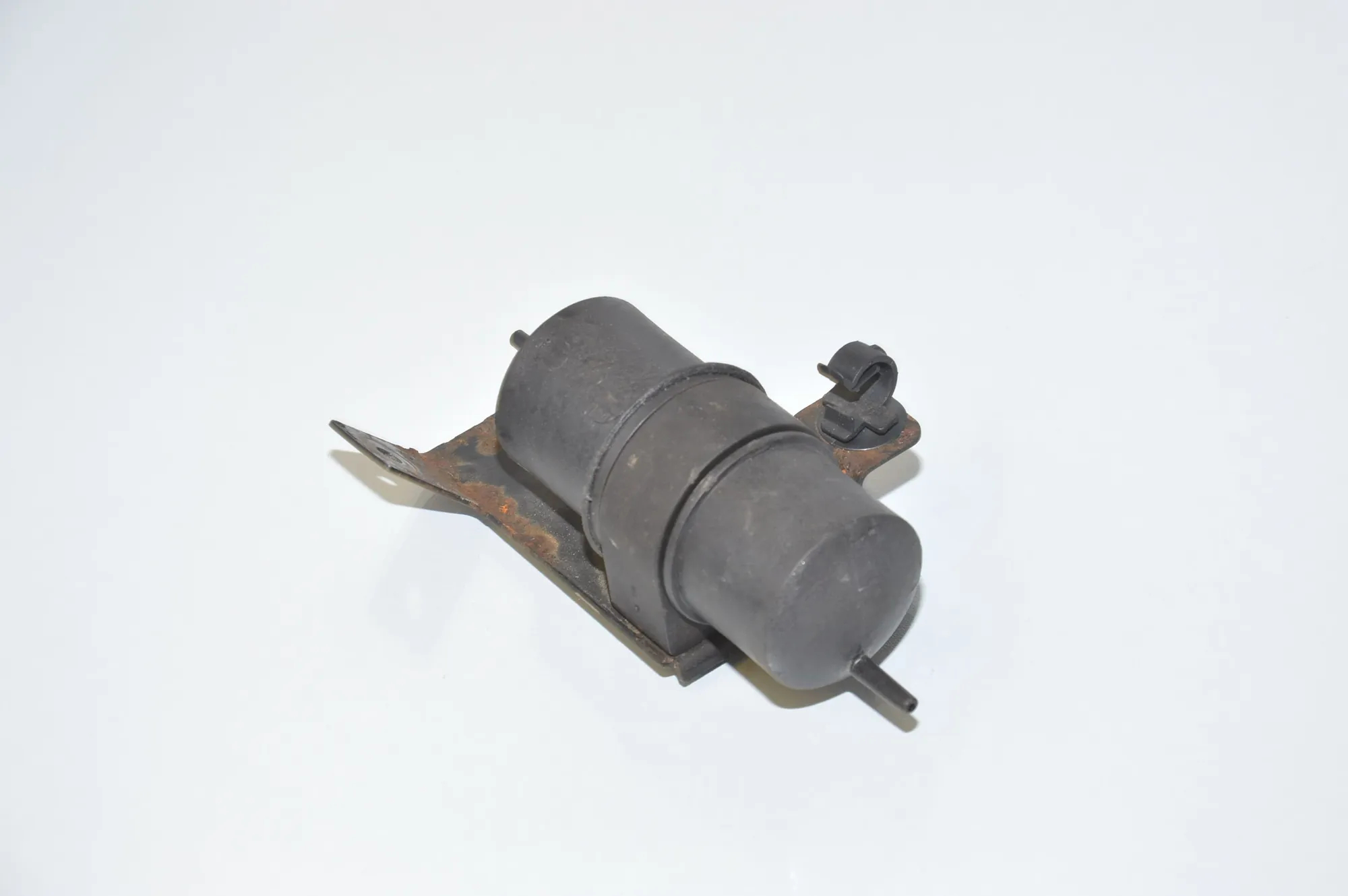 Vacuum Tank – OEM 1312762 · BMW 5 (E39) BMW 5 (E39) 535 i 1996