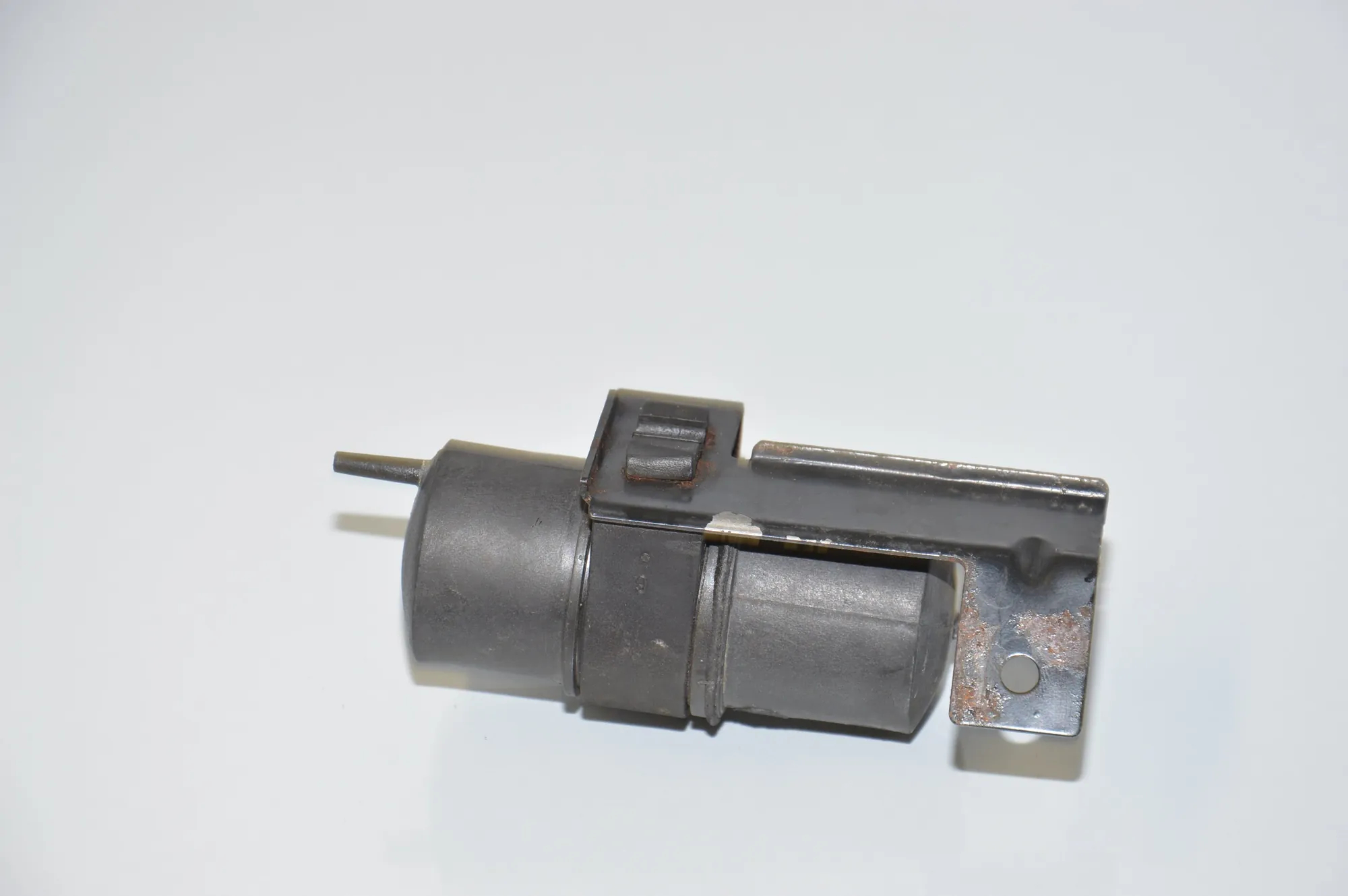 Vacuum Tank – OEM 1312762 · BMW 5 (E39) BMW 5 (E39) 535 i 1996 – 4
