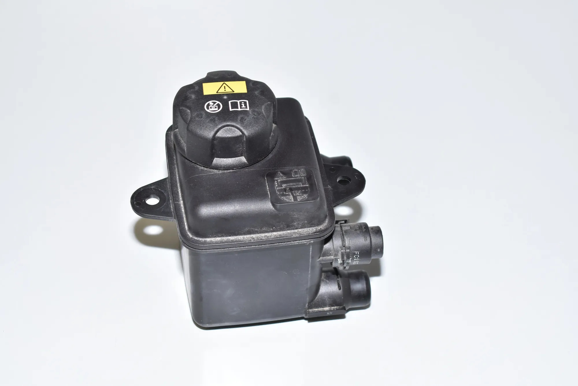 Expansion Tank – OEM 9327150 · BMW i3 (I01) Electric 2019 – 3
