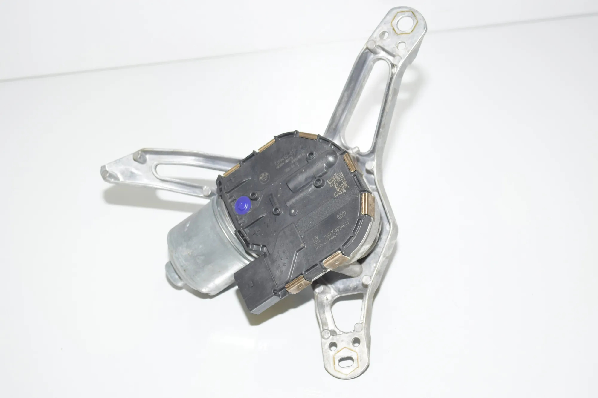 Front Windshield Wiper Mechanism – OEM 7359450 · BMW i3 (I01) Electric 2019 – 2
