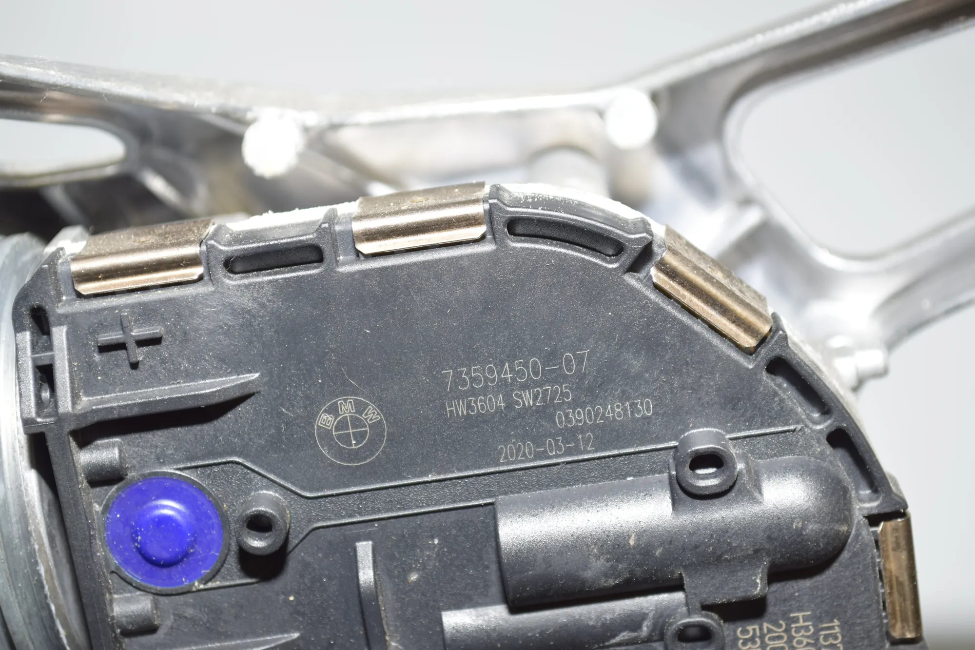 Front Windshield Wiper Mechanism – OEM 7359450 · BMW i3 (I01) Electric 2019 – 7
