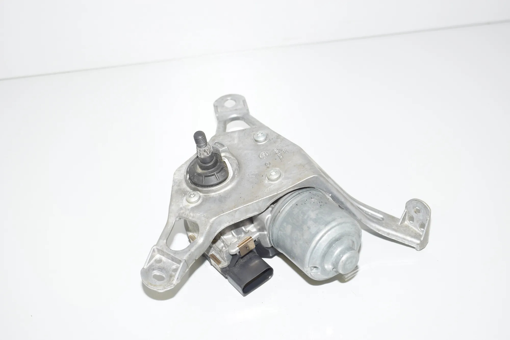 Front Windshield Wiper Mechanism – OEM 7359450 · BMW i3 (I01) Electric 2019 – 4