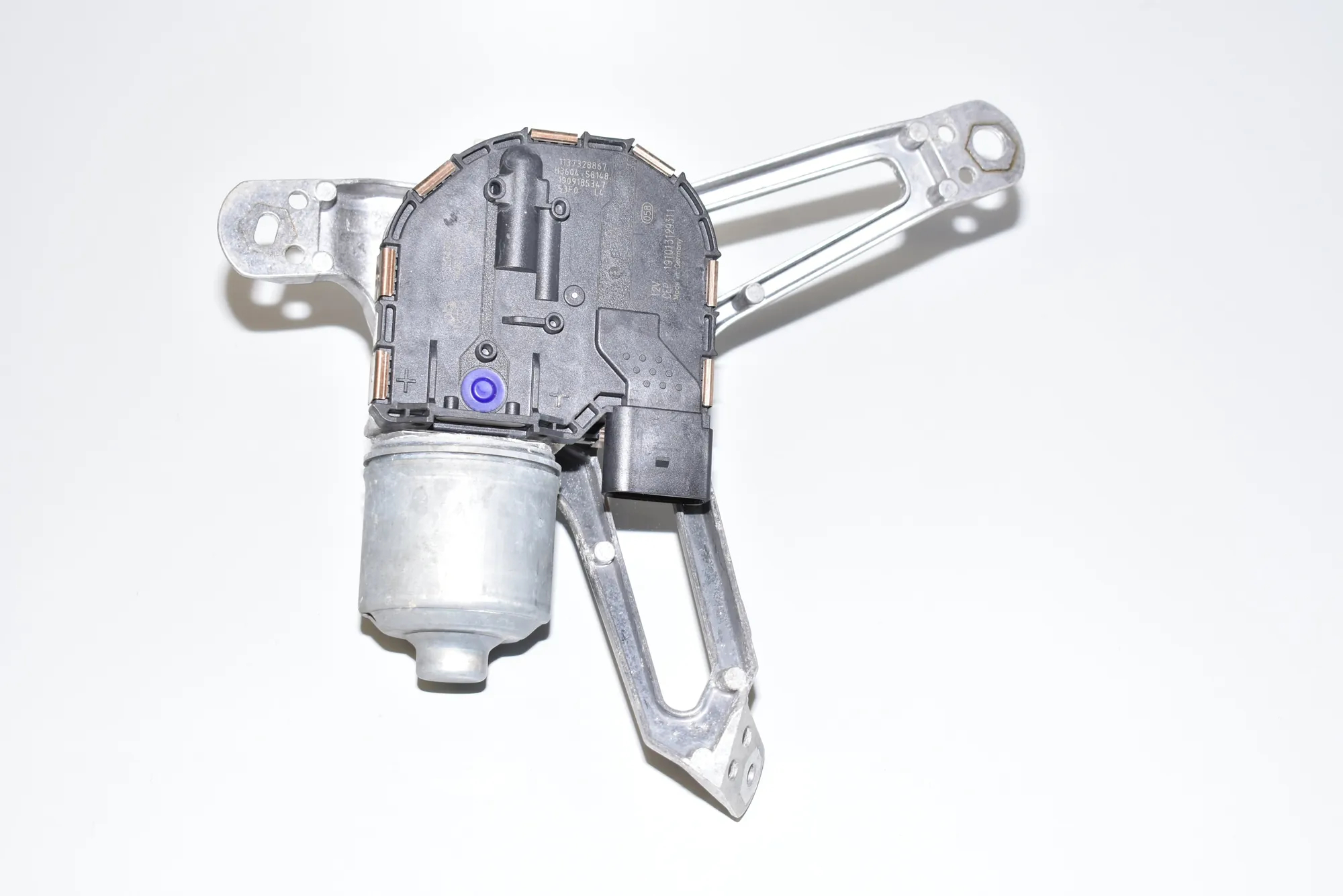 Front Windshield Wiper Mechanism – OEM 7359449 · BMW i3 (I01) Electric 2019 – 2