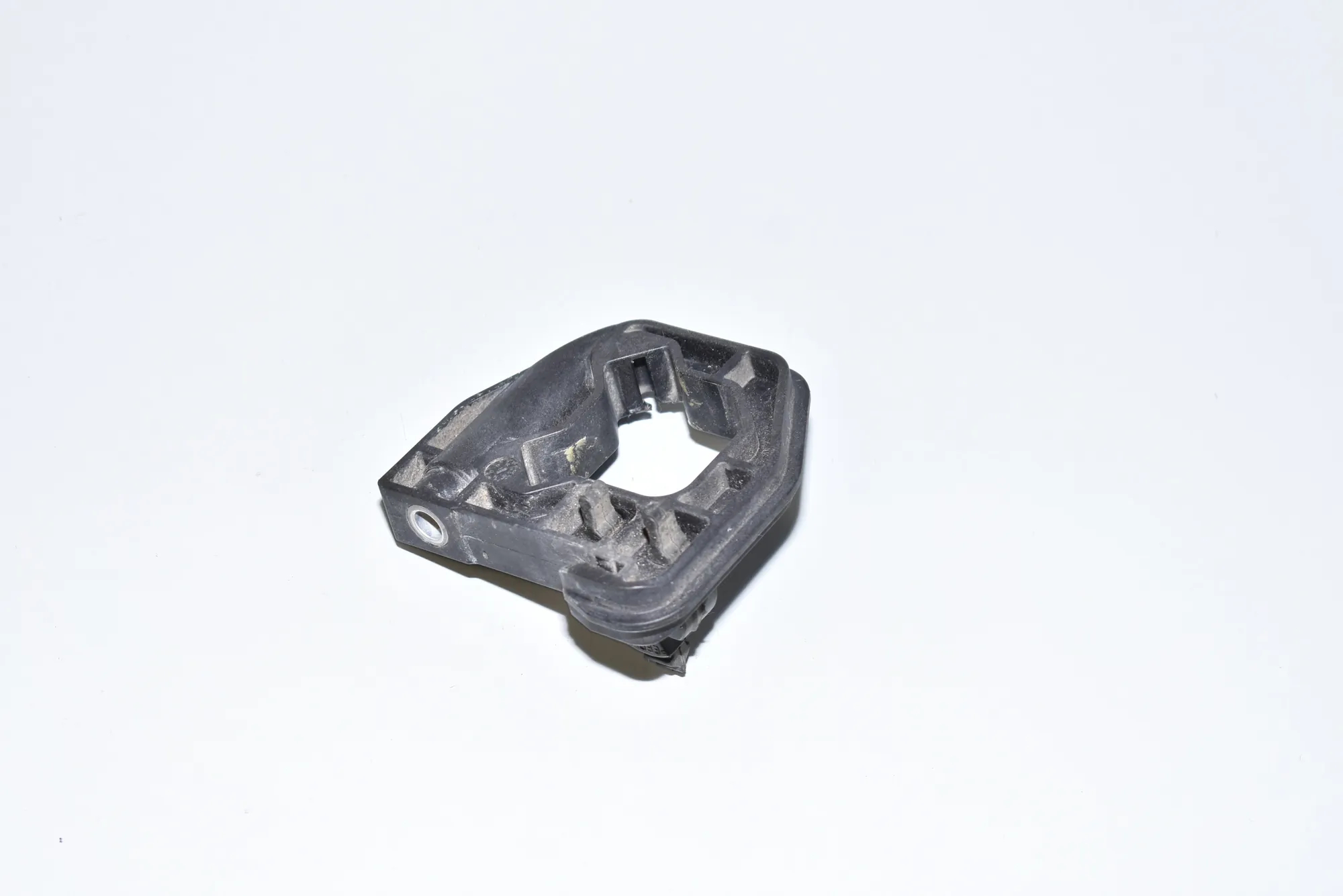 Radiator Holder – OEM 8620732 · BMW i3 (I01) Electric 2019 – 2
