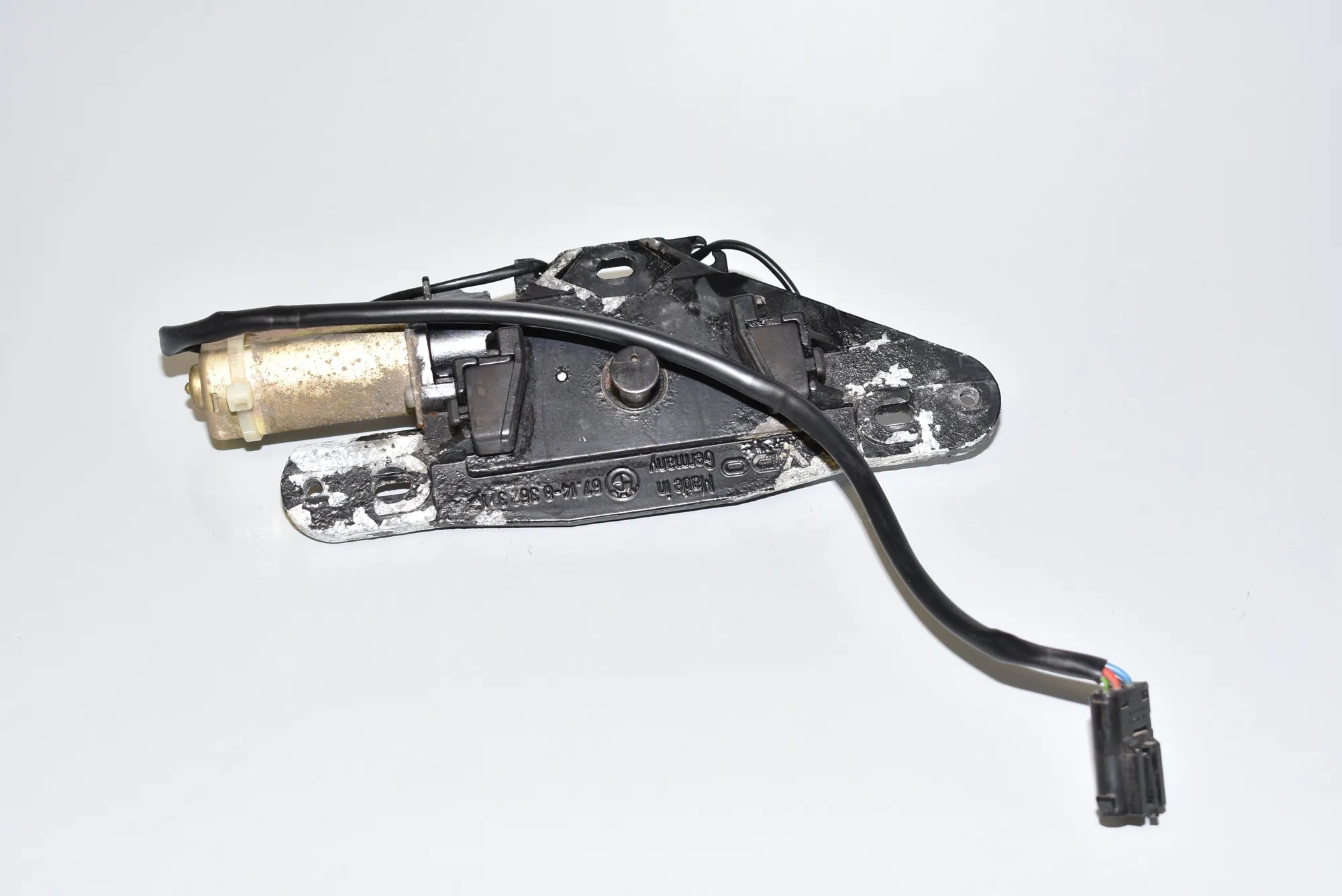 Tailgate Boot Soft Close Motor – OEM 8362371 · BMW 5 Touring (E39) 530 d 1999 – 3