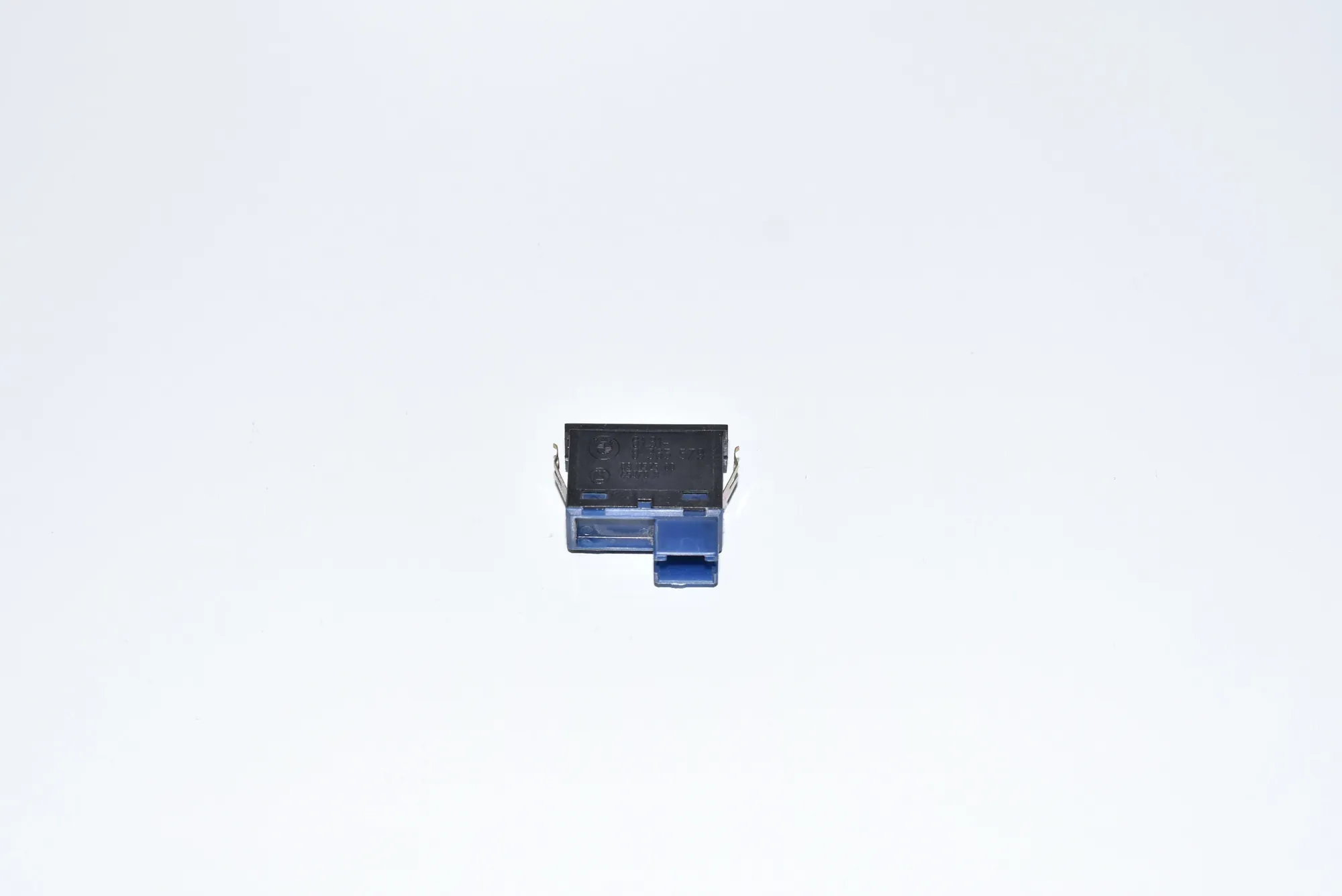Tailgate Open Switch – OEM 8365579 · BMW 5 Touring (E39) 530 d 1999 – 3