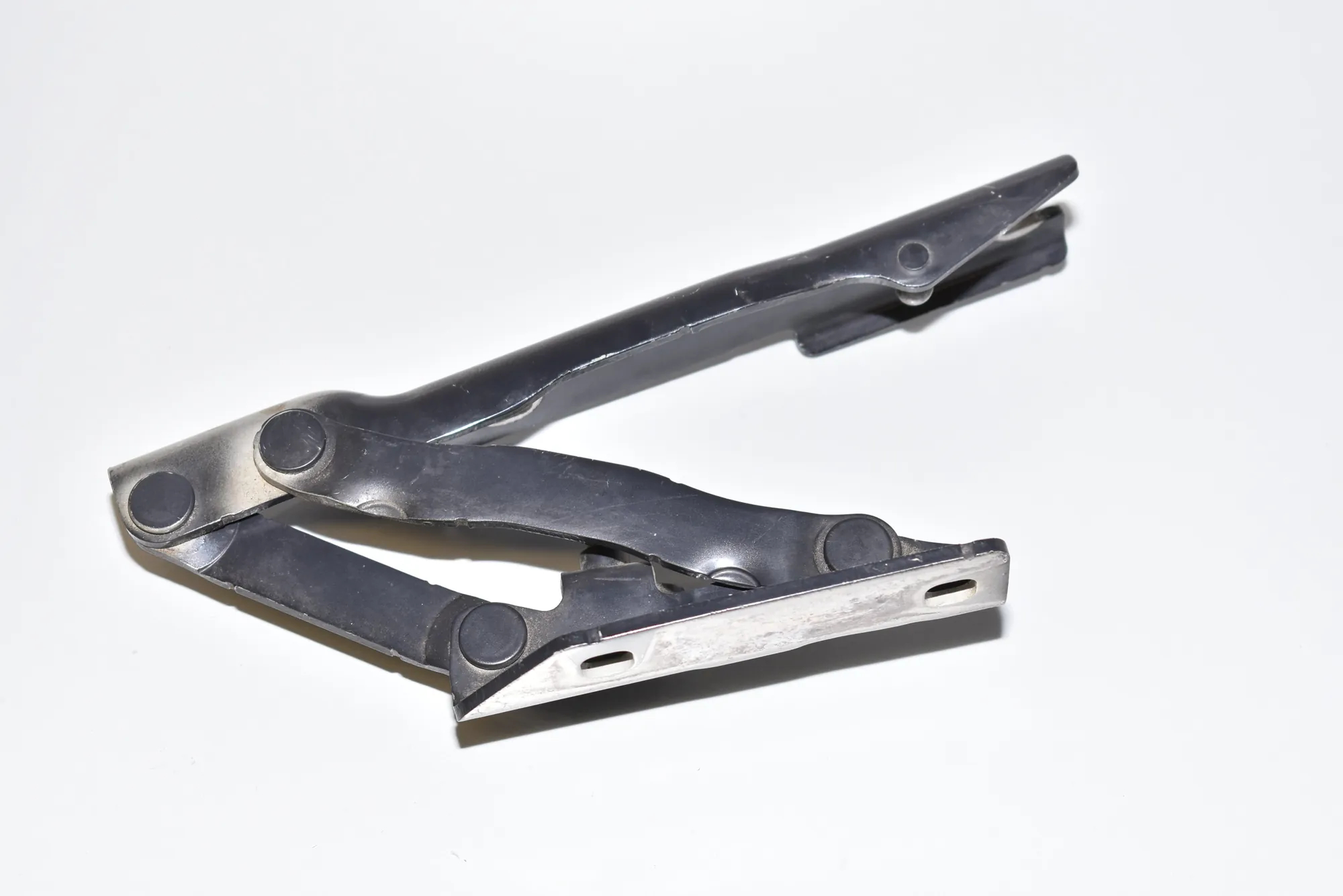 Front Right Bonnet Hinge – OEM 7008728 · BMW 5 (E60) BMW 5 (E60) 530 d 2006