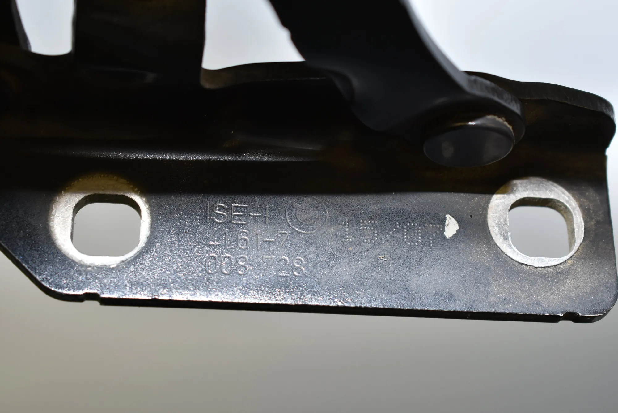 Front Right Bonnet Hinge – OEM 7008728 · BMW 5 (E60) BMW 5 (E60) 530 d 2006 – 4
