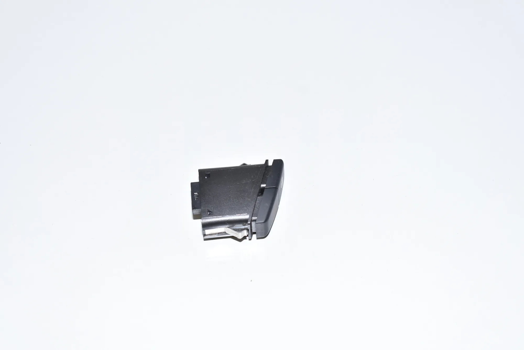 Hazard Button – OEM 6919506 · BMW 5 (E60) BMW 5 (E60) 520 d 2009