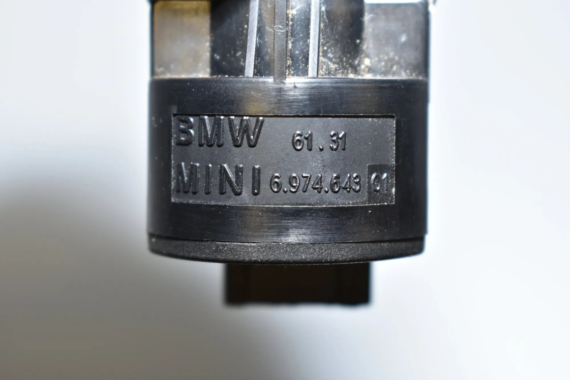 SRS Switch – OEM 6974643 · BMW 5 (E60) BMW 5 (E60) 520 d 2009 – 4