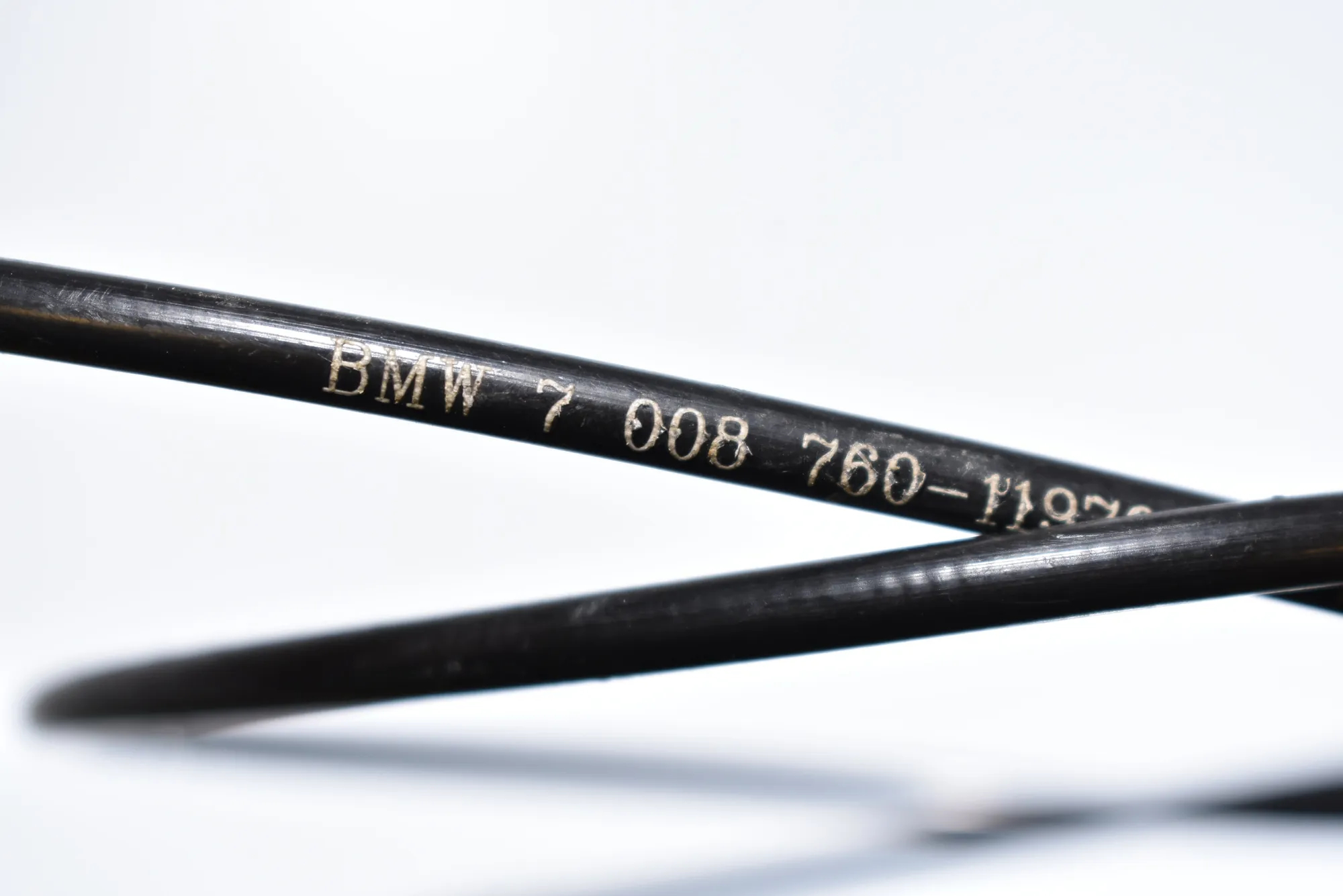 Bonnet Lock Cable – OEM 7008760 · BMW 5 (E60) BMW 5 (E60) 520 d 2009 – 4