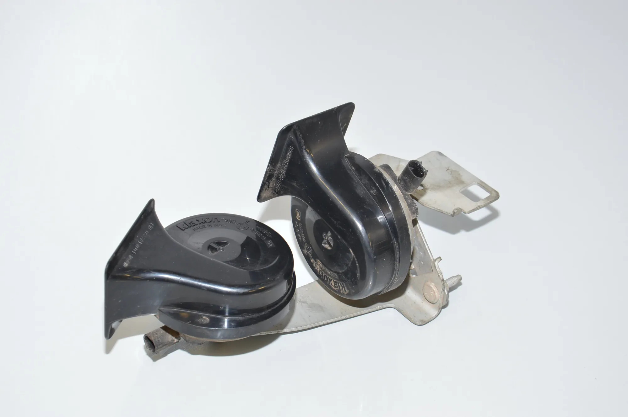 Horn Signal – OEM 6935709 · BMW 5 Touring (E61) BMW 5 Touring (E61) 525 d xDrive 2010