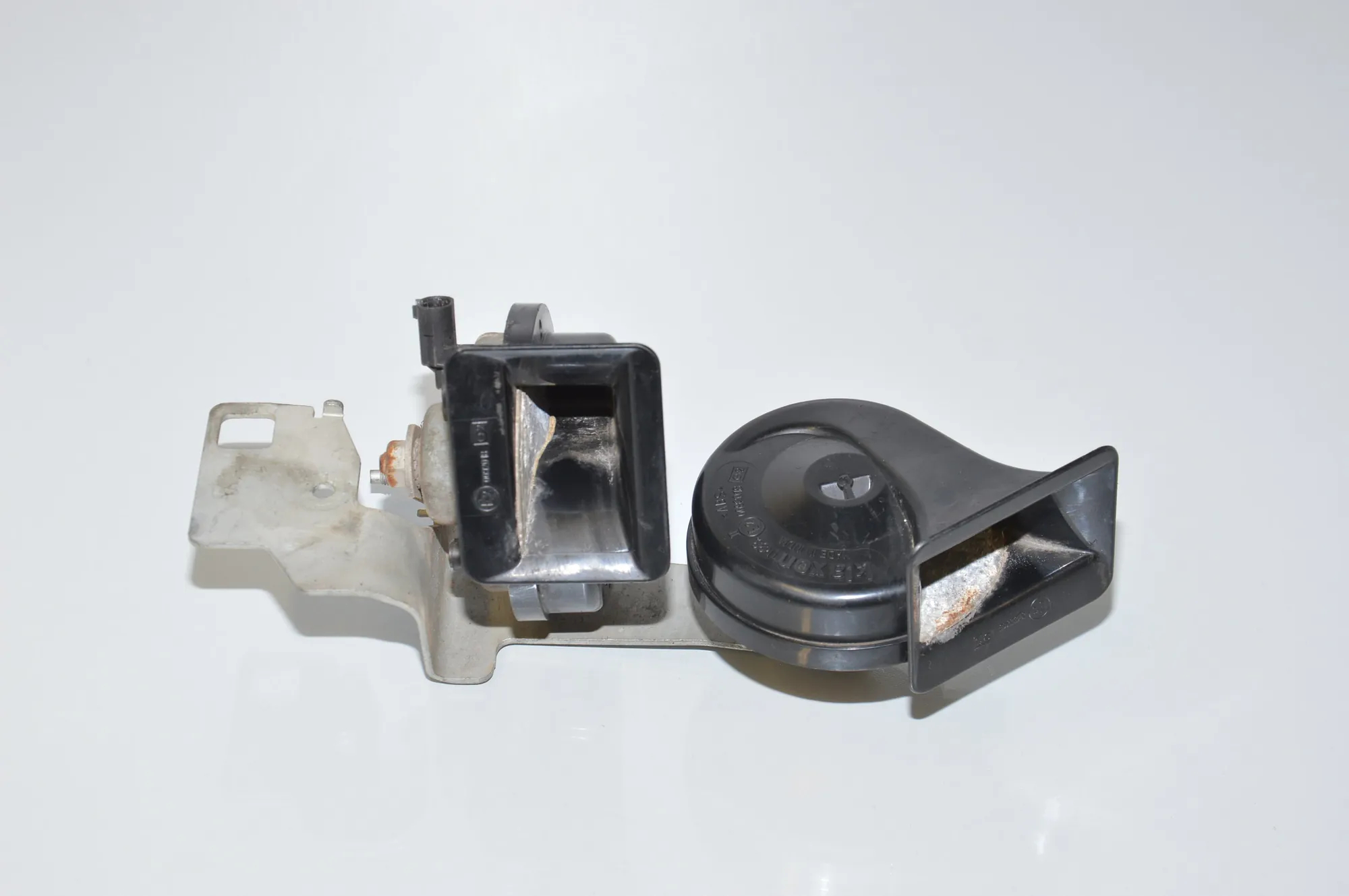 Horn Signal – OEM 6935709 · BMW 5 Touring (E61) BMW 5 Touring (E61) 525 d xDrive 2010 – 2