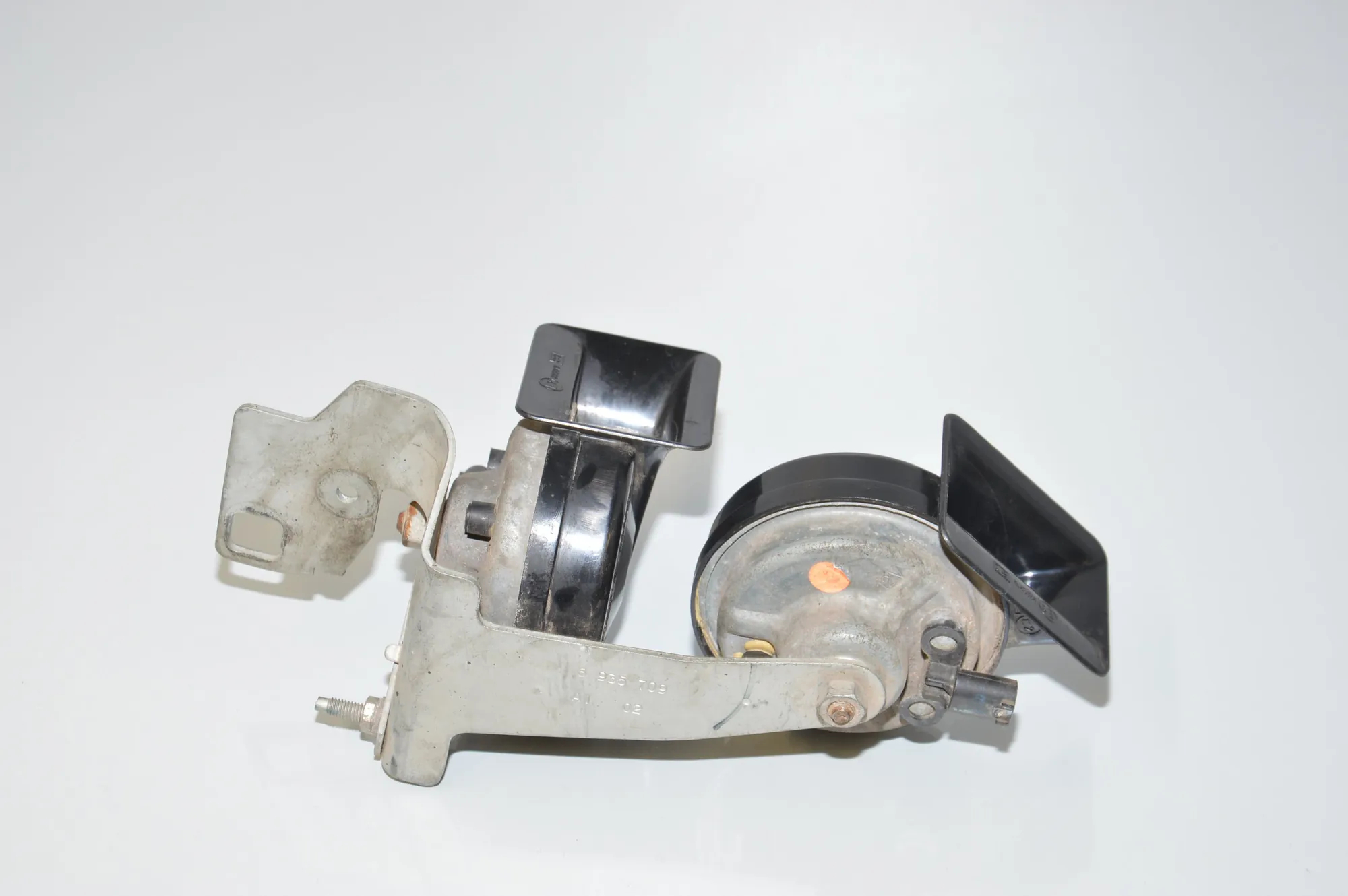 Horn Signal – OEM 6935709 · BMW 5 Touring (E61) BMW 5 Touring (E61) 525 d xDrive 2010 – 4