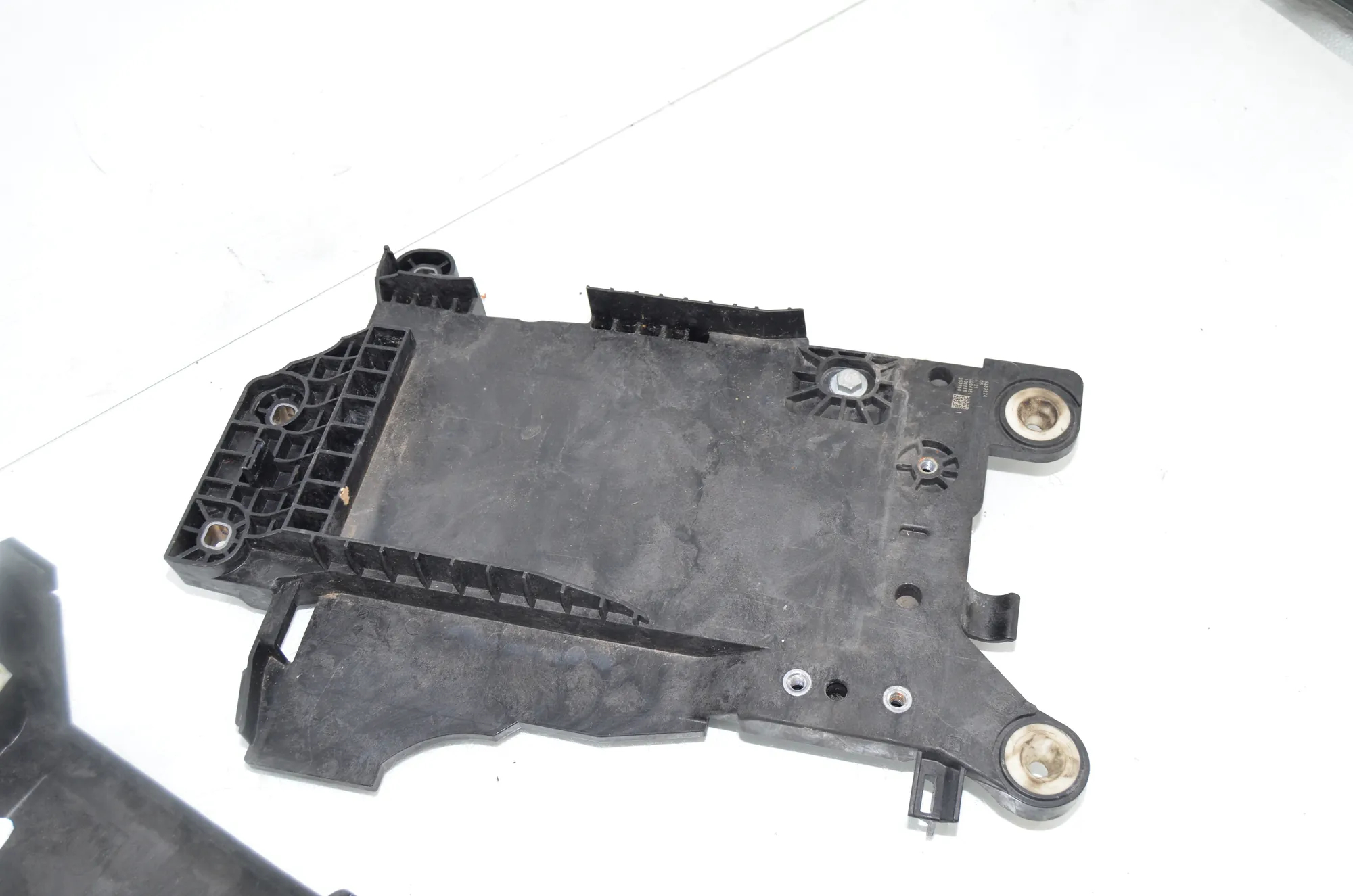 Battery Holder – OEM 9387574 · BMW 2 Gran Tourer (F46) 216 i 2018 – 3